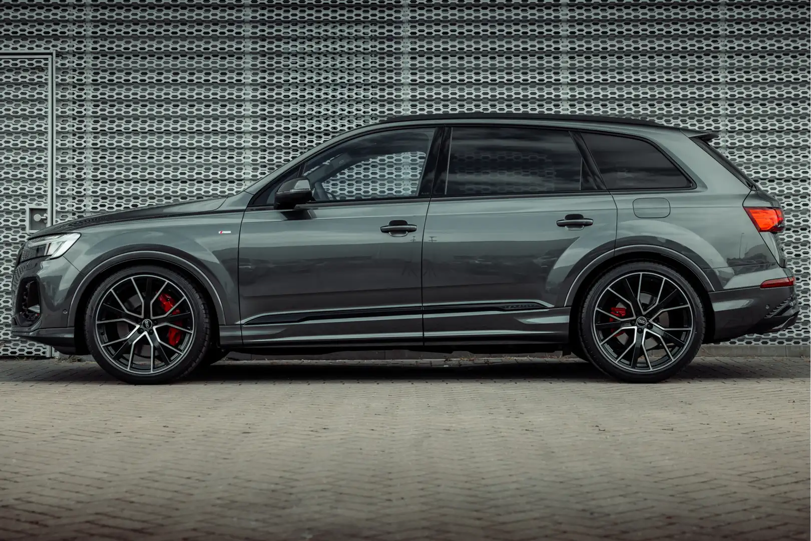 Audi Q7 55 TFSI e 394pk quattro tiptronic Pro Line S Grijs - 2