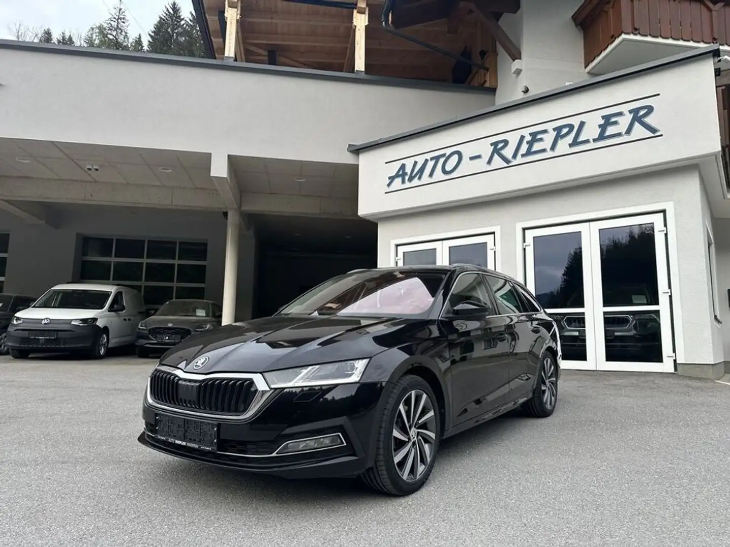 Skoda Octavia Combi 2,0 TDI DSG 4x4 Style AHK Schwarz - 1