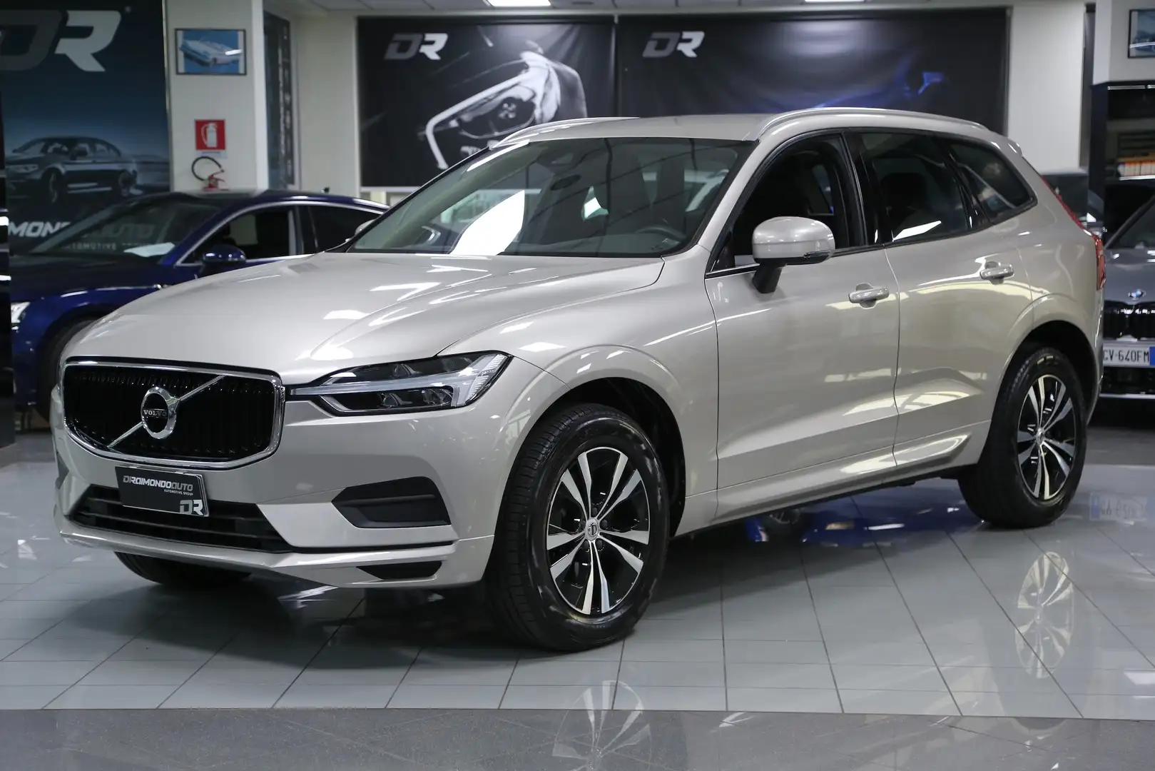Volvo XC60 B4 (d) mhev AWD Geartronic Momentum Or - 1