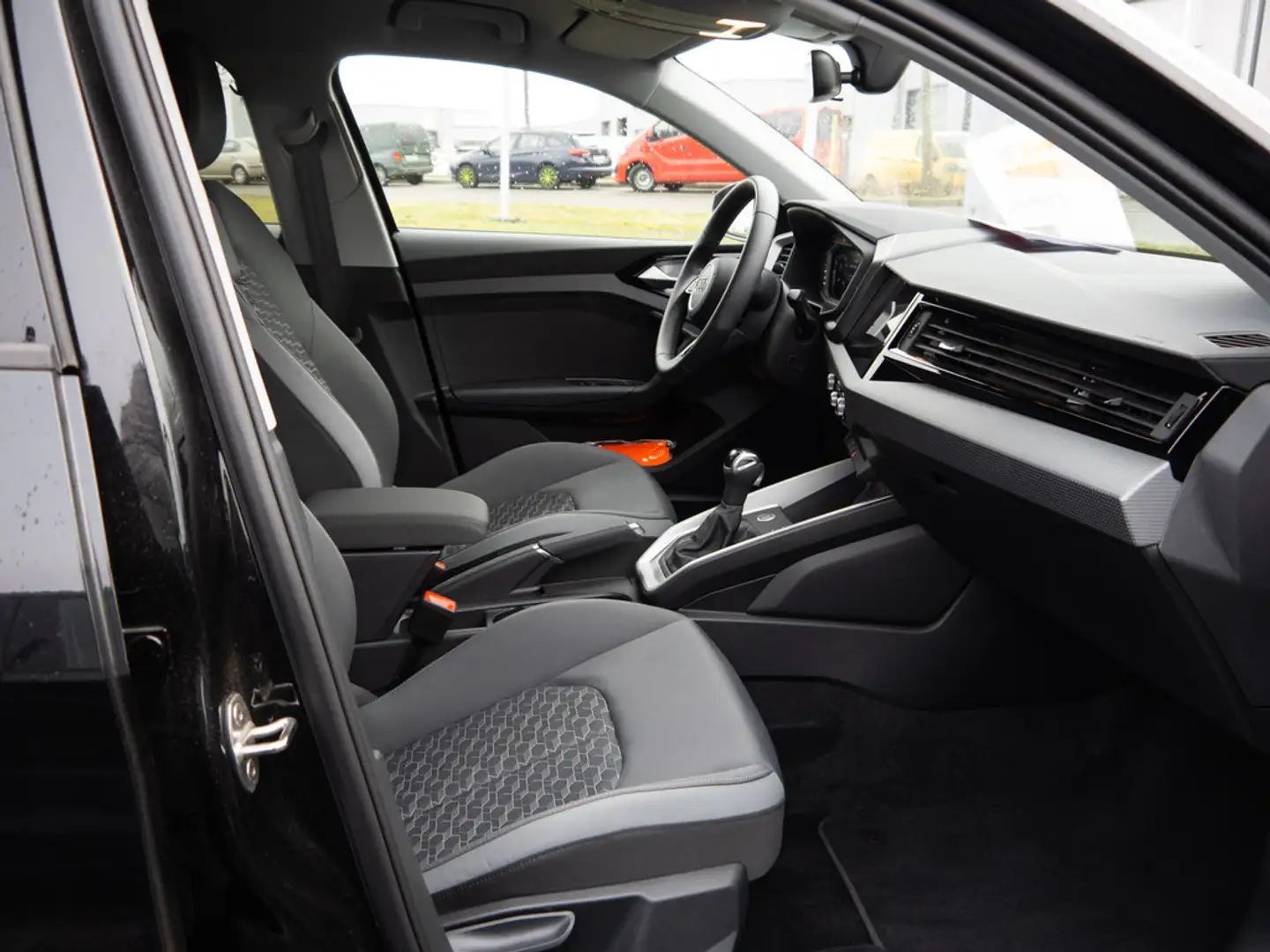 Audi A1 Sportback 30 TFSI advanced PDC SHZ LED Noir - 2