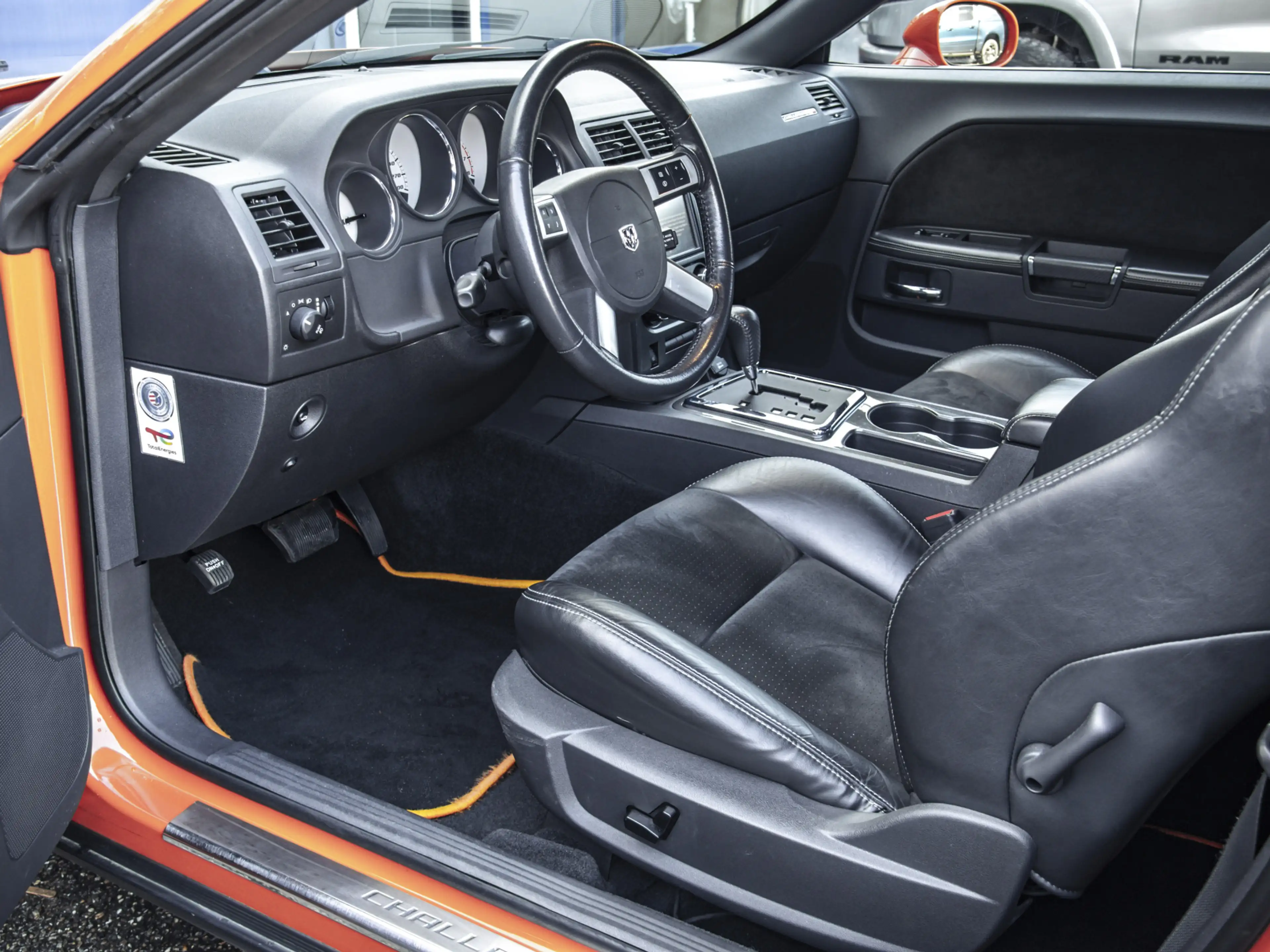 Dodge Challenger | SRT-8 First edition | 6.1L V8 — photo 13
