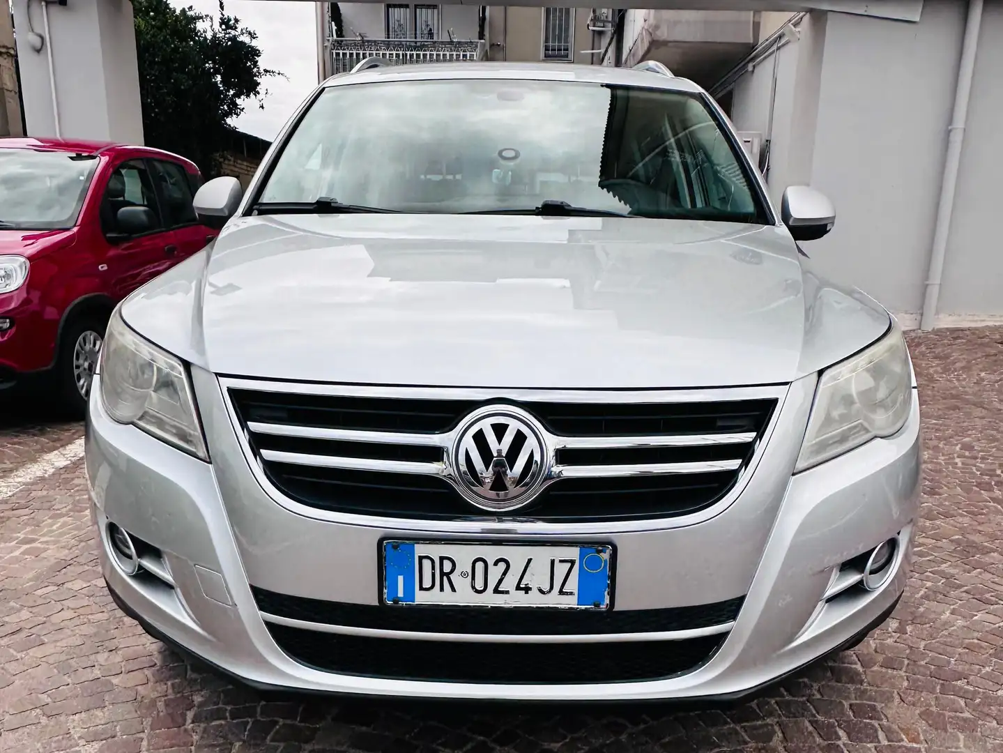 Volkswagen Tiguan 2.0 tdi Sport 4MOTION 140cv Gris - 1