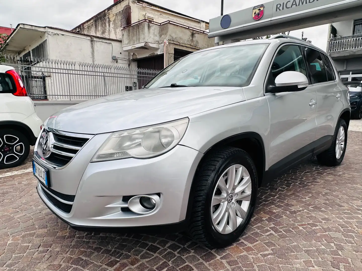 Volkswagen Tiguan 2.0 tdi Sport 4MOTION 140cv Gris - 2