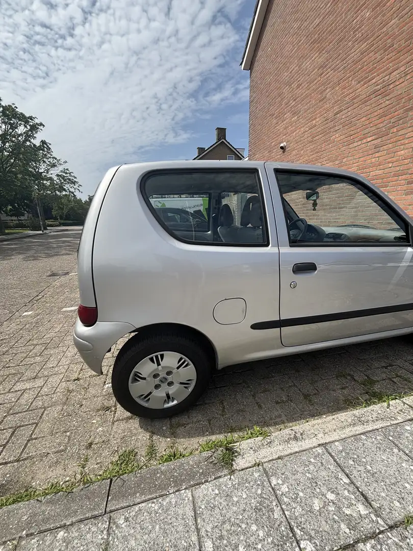 Fiat Seicento 1.1 Young Gris - 2