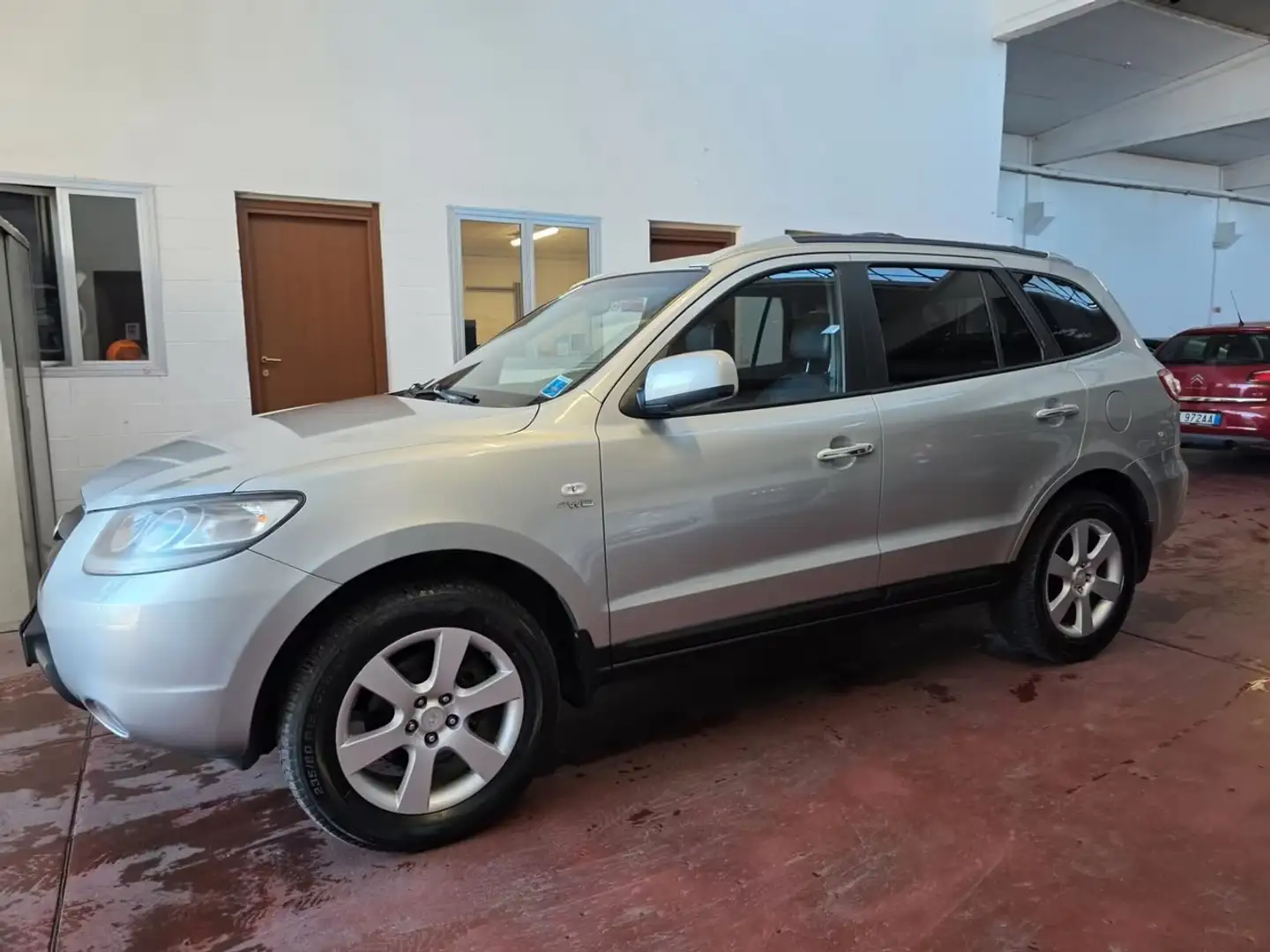 Hyundai SANTA FE Santa Fe 2.2 crdi vgt Dynamic Sun Stříbrná - 2