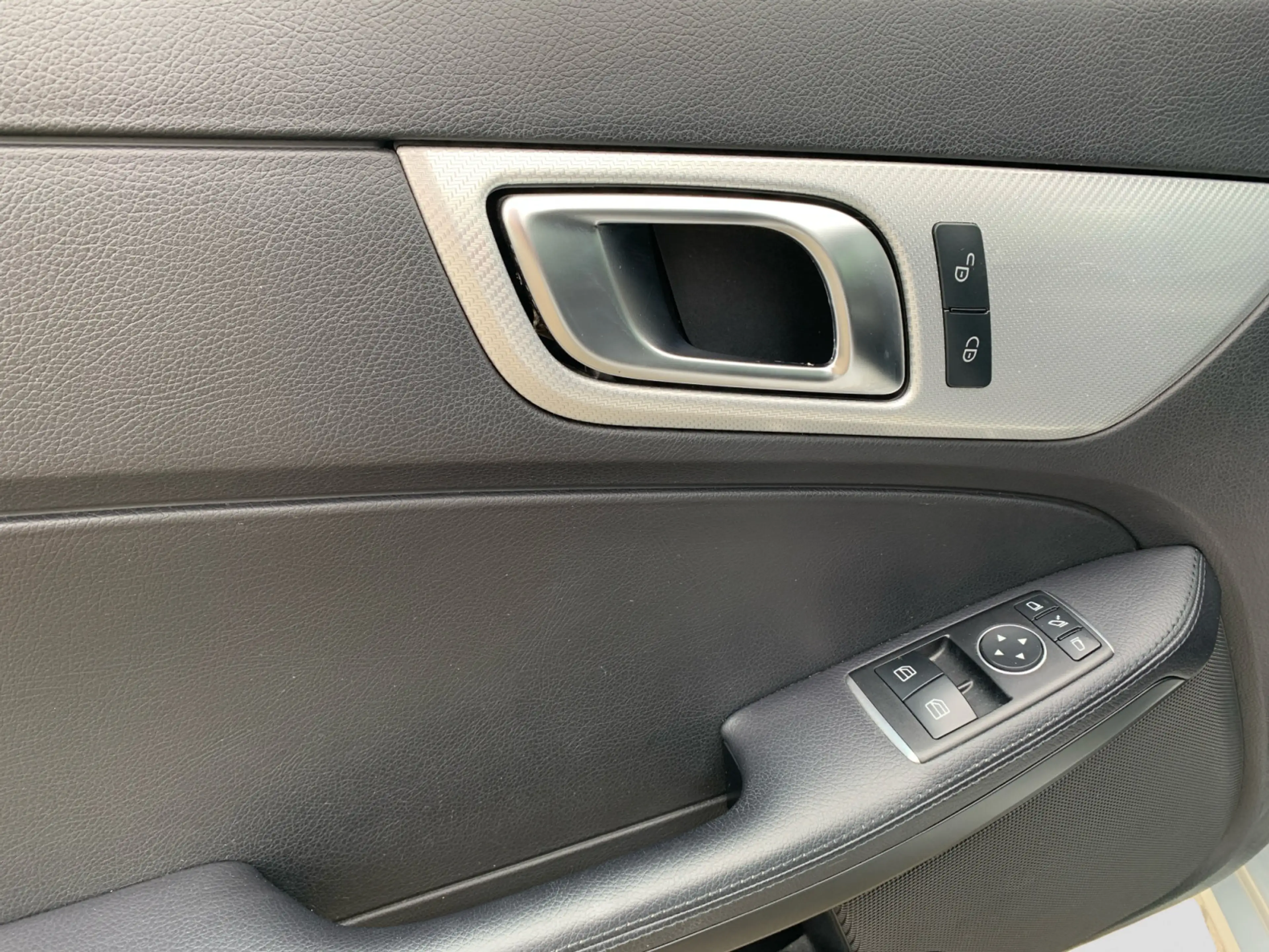 Mercedes-Benz SLC 200 Sitzheizung PDC Navi Klimaautomatik — photo 14