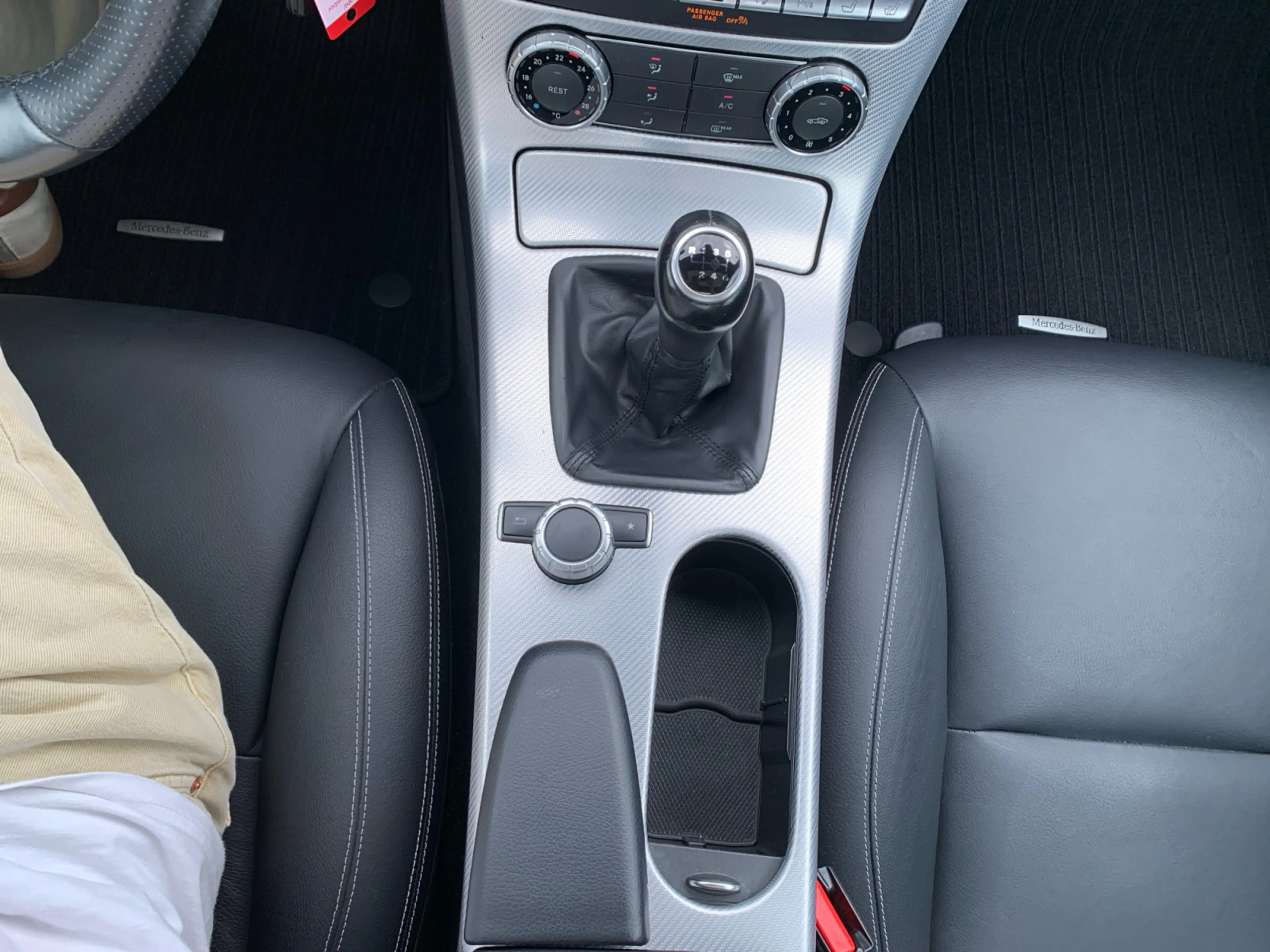 Mercedes-Benz SLC 200 Sitzheizung PDC Navi Klimaautomatik — photo 8