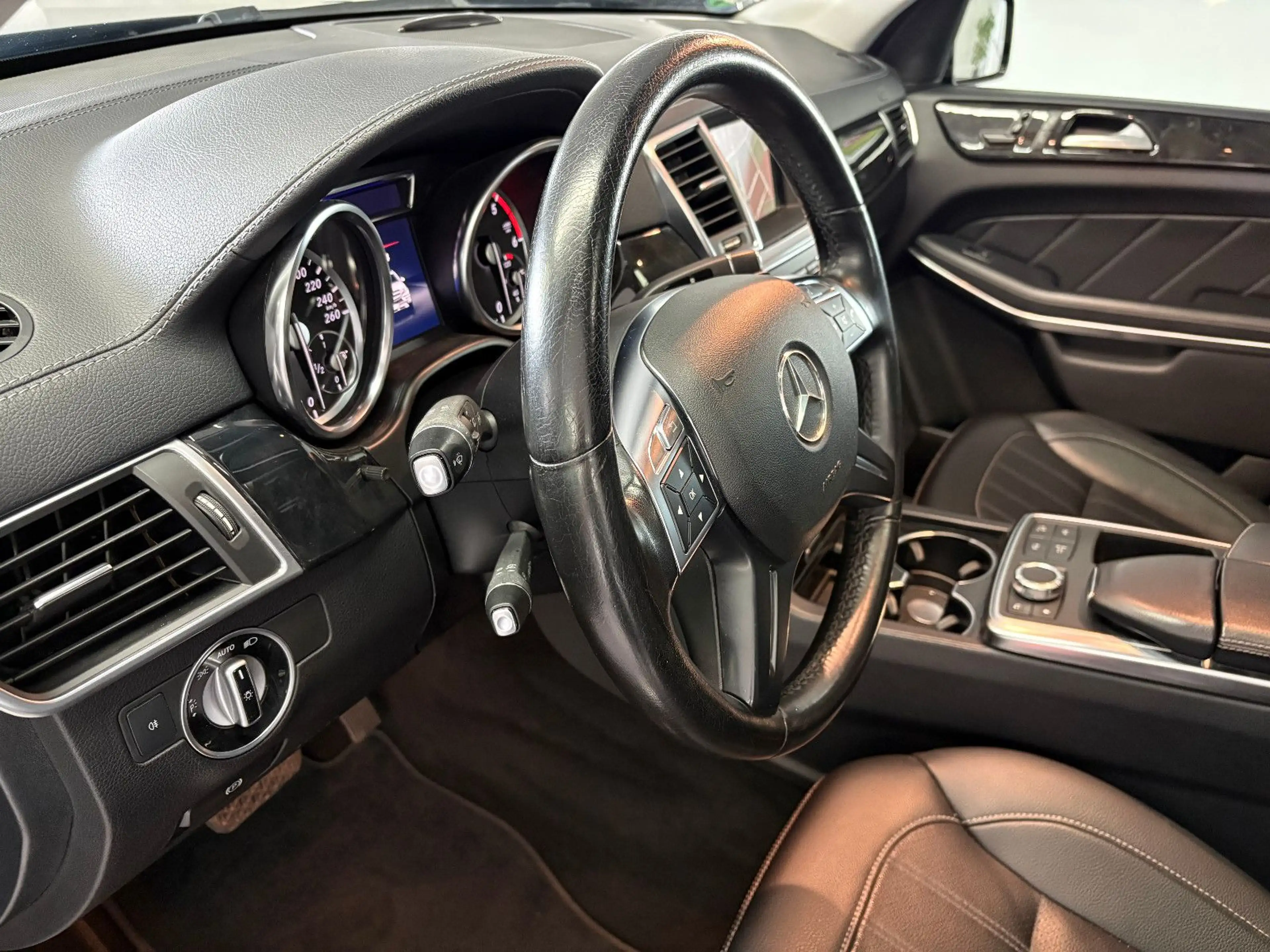 Mercedes-Benz GL 350 d 4M AMG Line Navi/Glasdach/7-Sitz/2.Hd. — photo 9