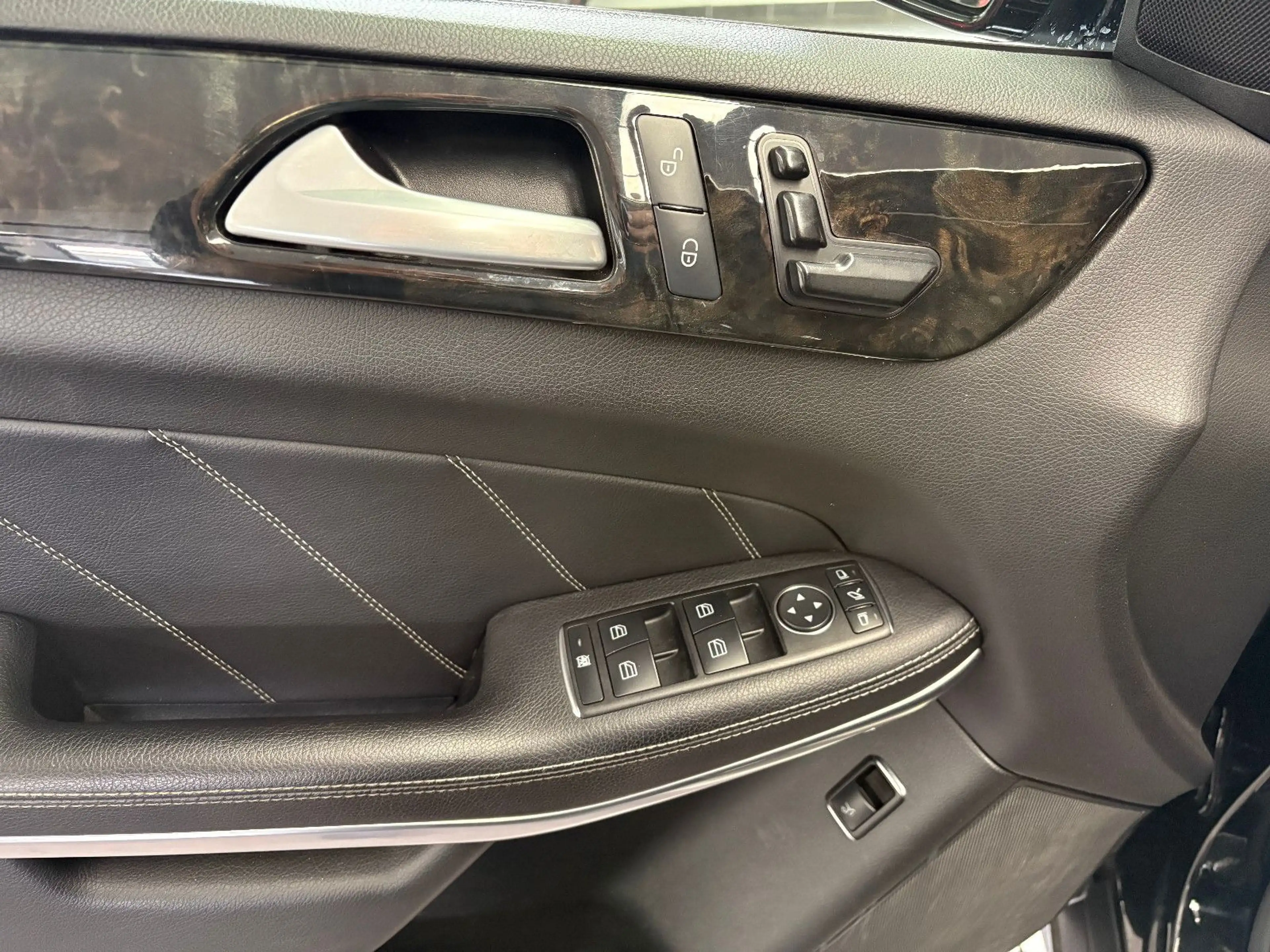 Mercedes-Benz GL 350 d 4M AMG Line Navi/Glasdach/7-Sitz/2.Hd. — photo 7