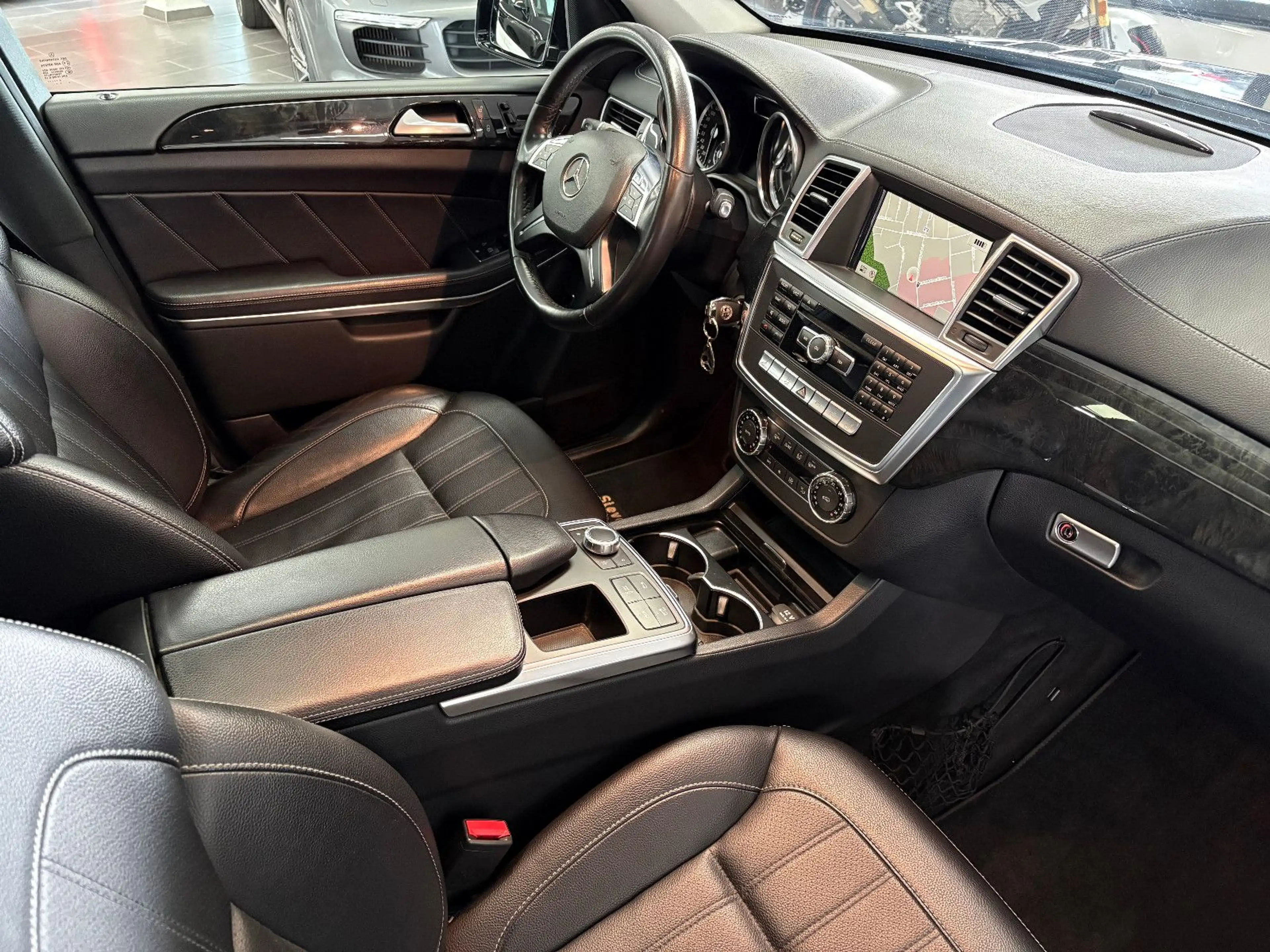 Mercedes-Benz GL 350 d 4M AMG Line Navi/Glasdach/7-Sitz/2.Hd. — photo 2