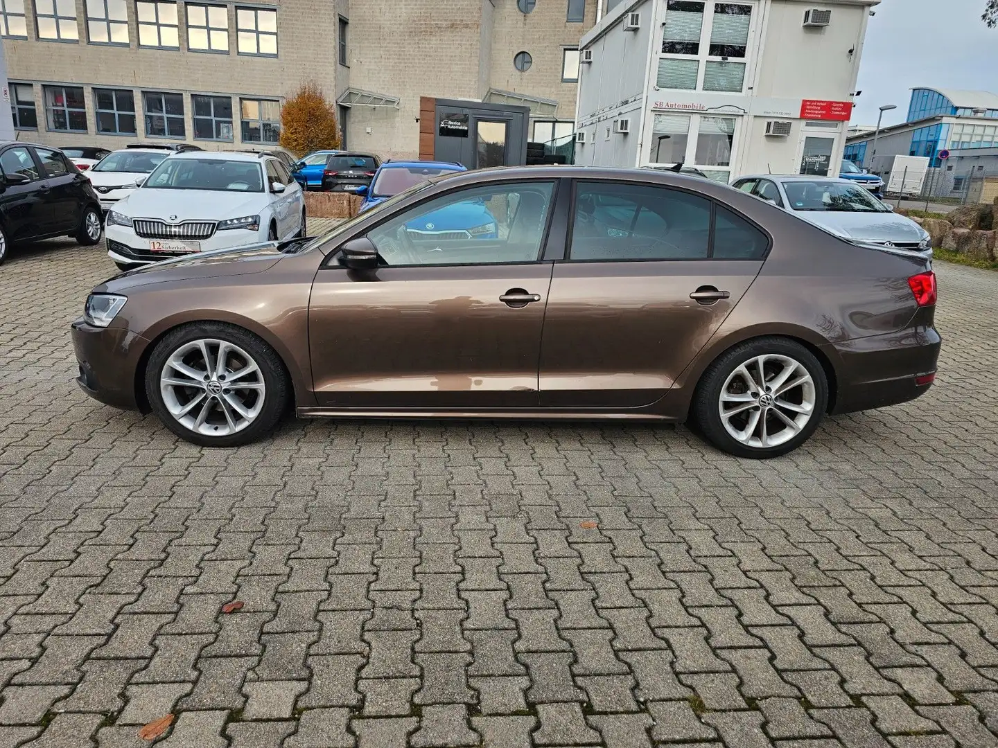 Volkswagen Jetta VI Comfortline BMT NAVI*TEMP*PDC*EURO-5 Braun - 1