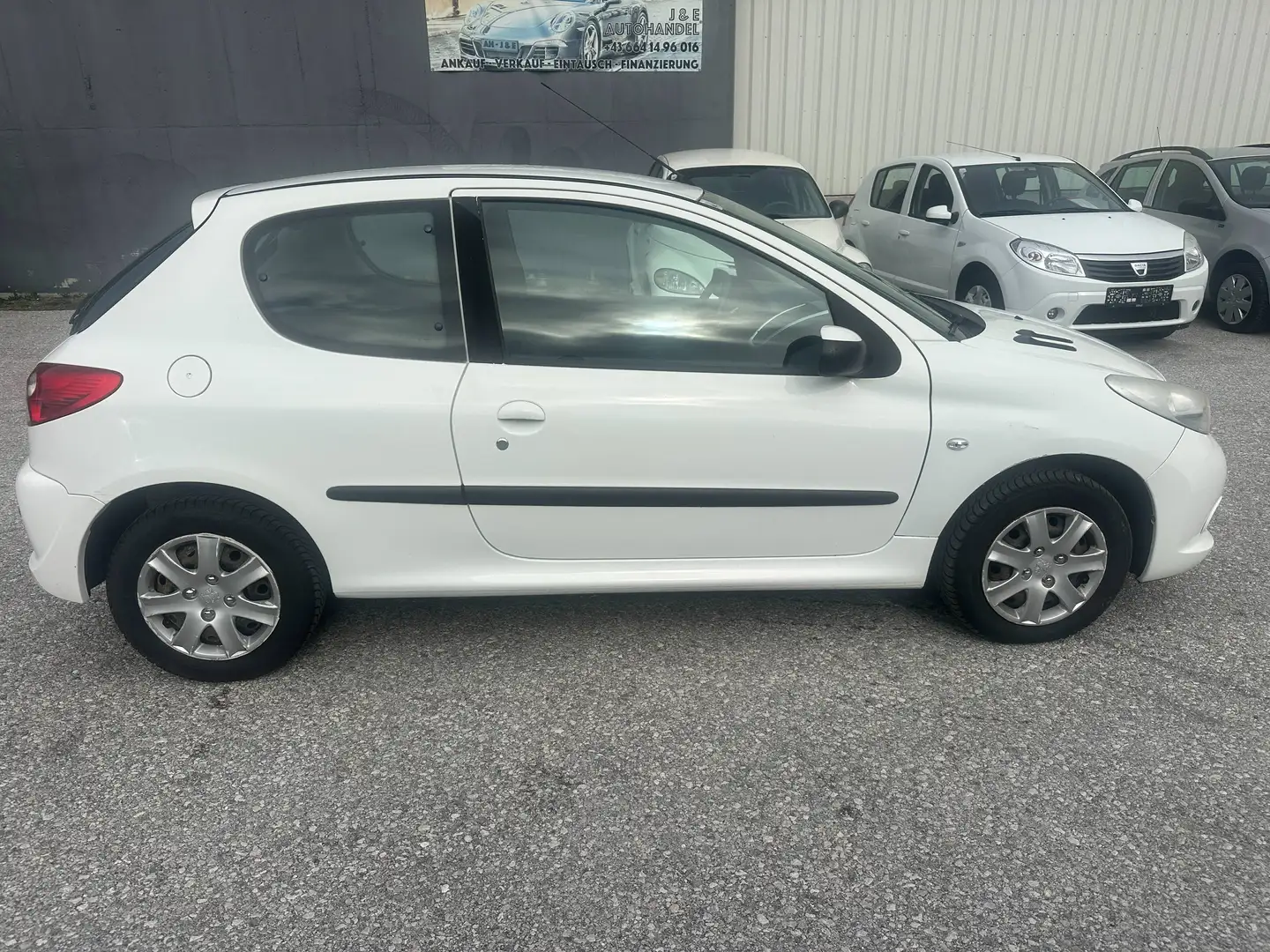 Peugeot 206 1,4 Benzim Weiß - 2