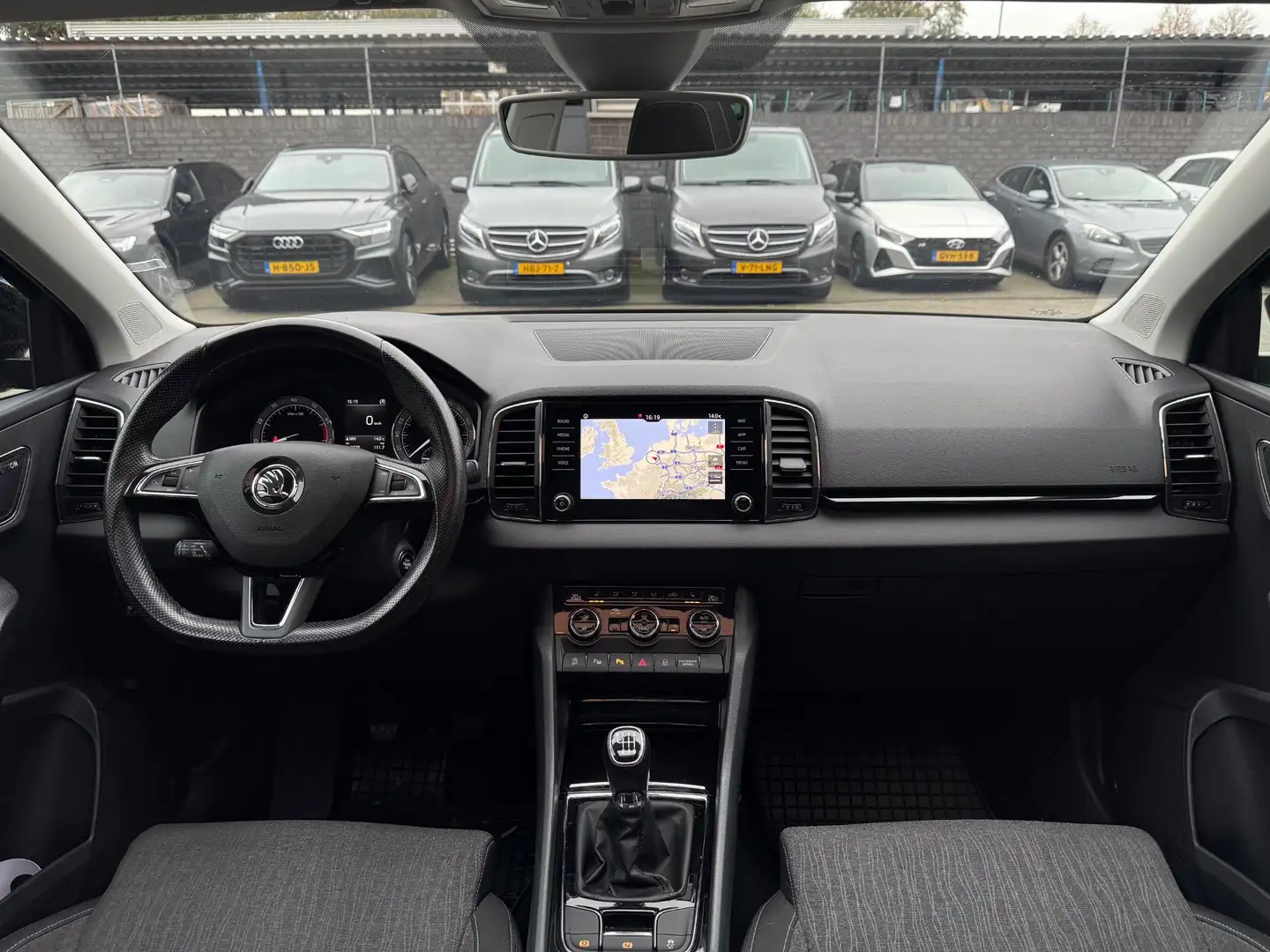 Skoda Karoq 1.5 TSI ACT Style Pano Navi Camera Zwart - 2