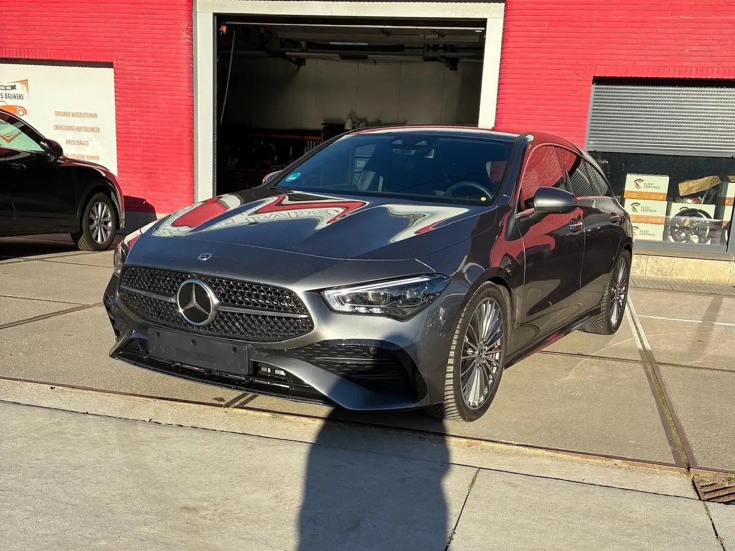 Mercedes-Benz CLA 200 SB AMG DISTRONIC MEMORY CAMERA 19" Grijs - 2