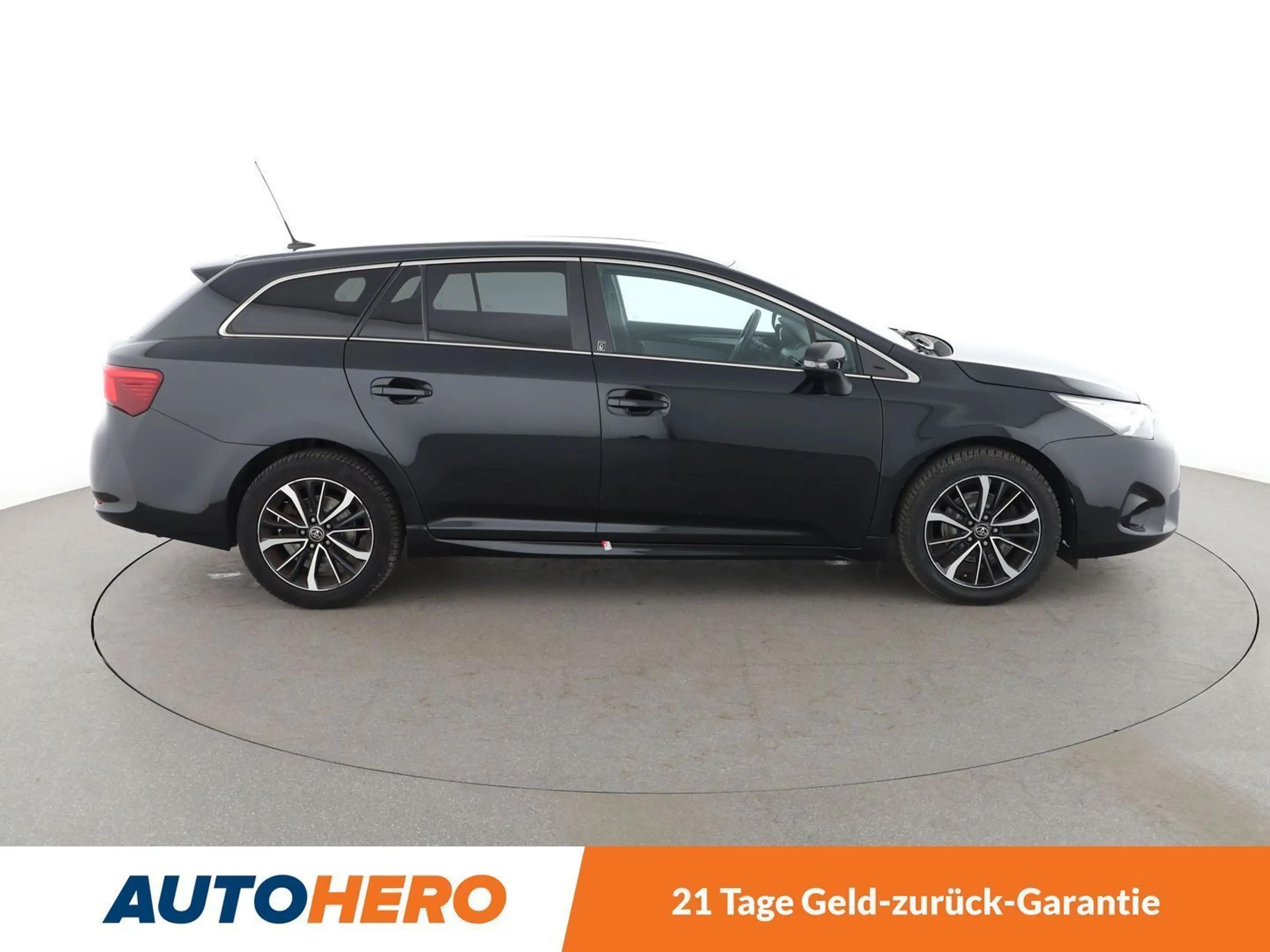 Toyota Avensis 1.8 Team D Aut*NAVI*LED*TEMPO*CAM*SHZ*KLIMA* — photo 7
