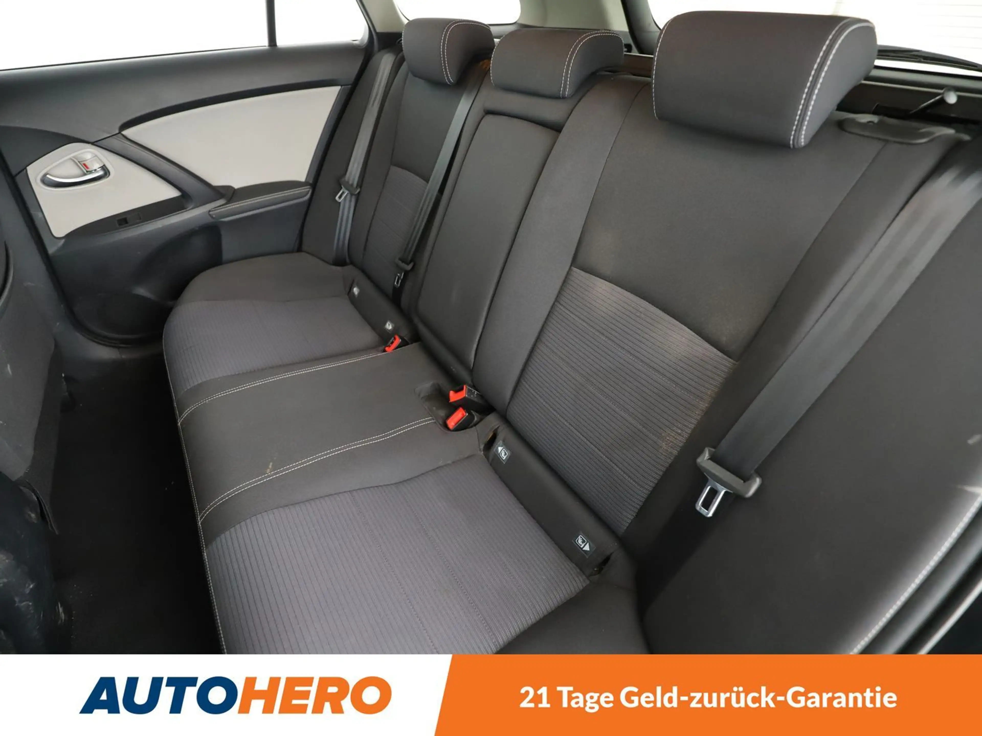 Toyota Avensis 1.8 Team D Aut*NAVI*LED*TEMPO*CAM*SHZ*KLIMA* — photo 14