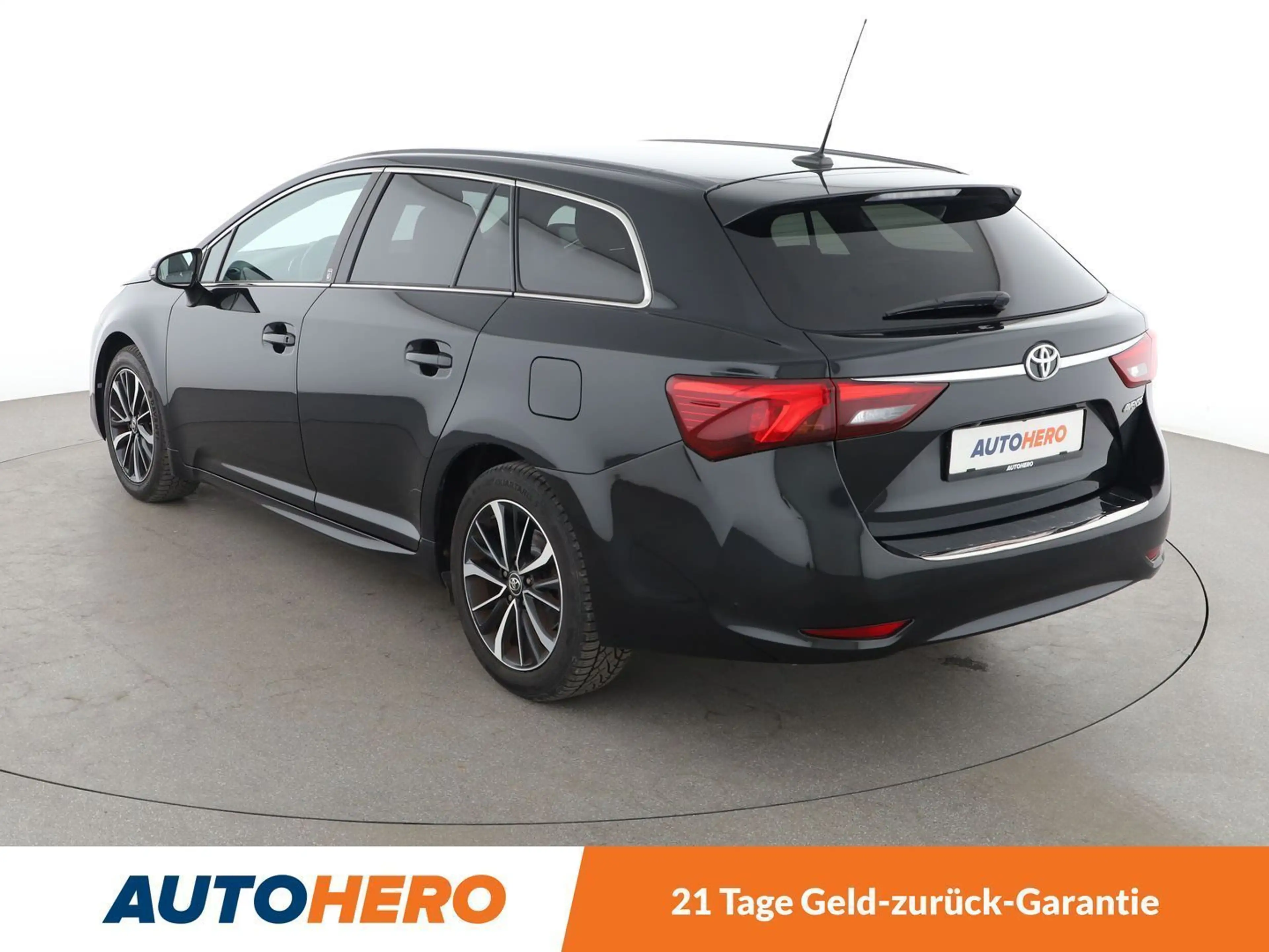 Toyota Avensis 1.8 Team D Aut*NAVI*LED*TEMPO*CAM*SHZ*KLIMA* — photo 4