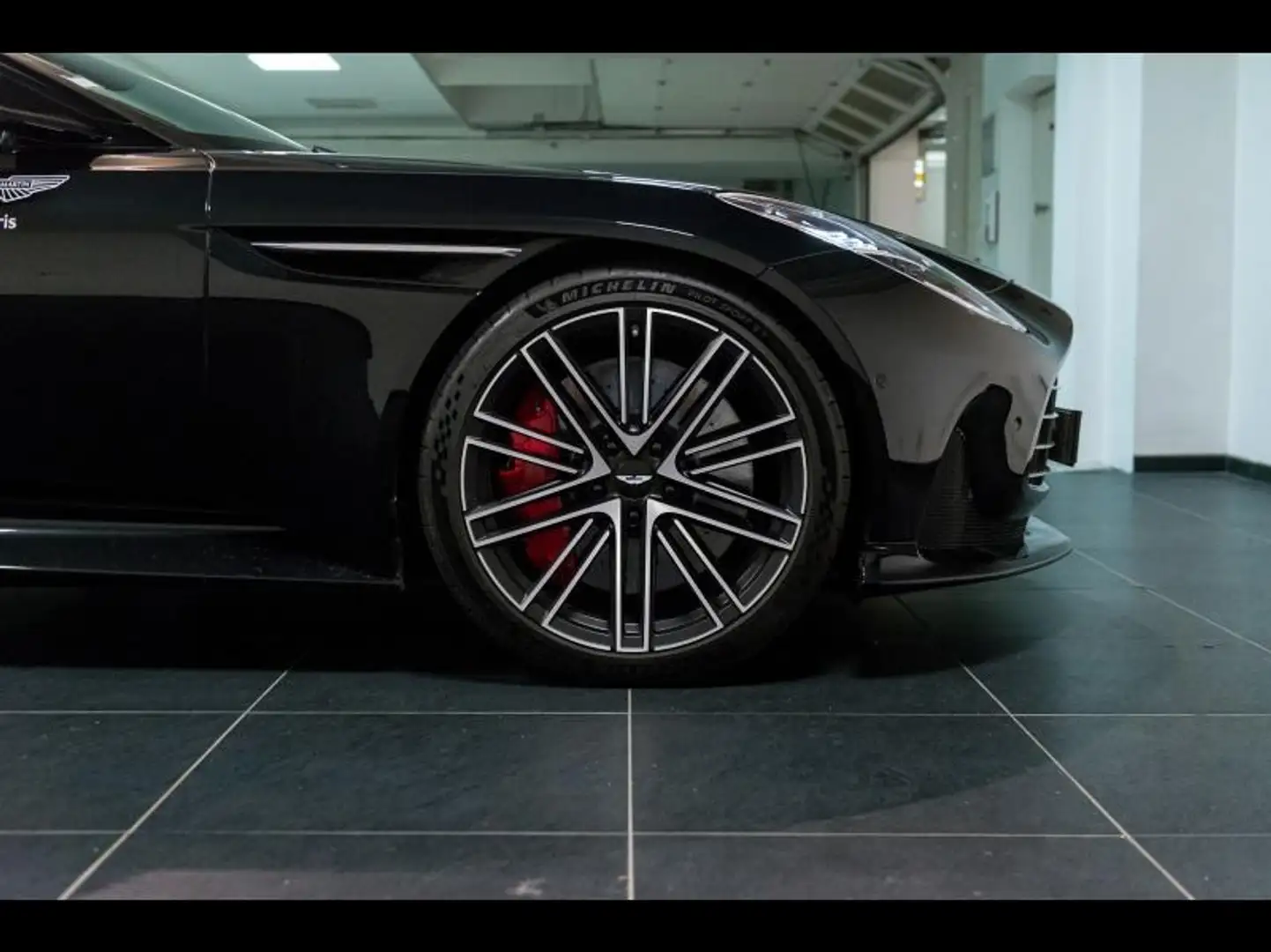 Aston Martin DB12 V8 4.0 680ch BVA8 Noir - 2