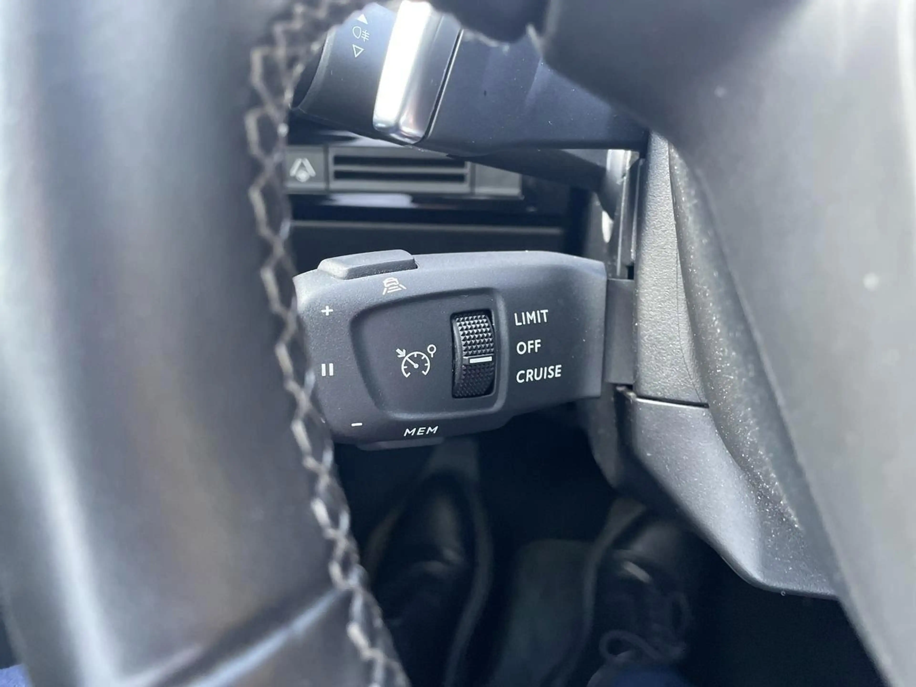 Peugeot 508 1.5 BlueHDi 130 S&S EAT8 Active Pack — photo 15