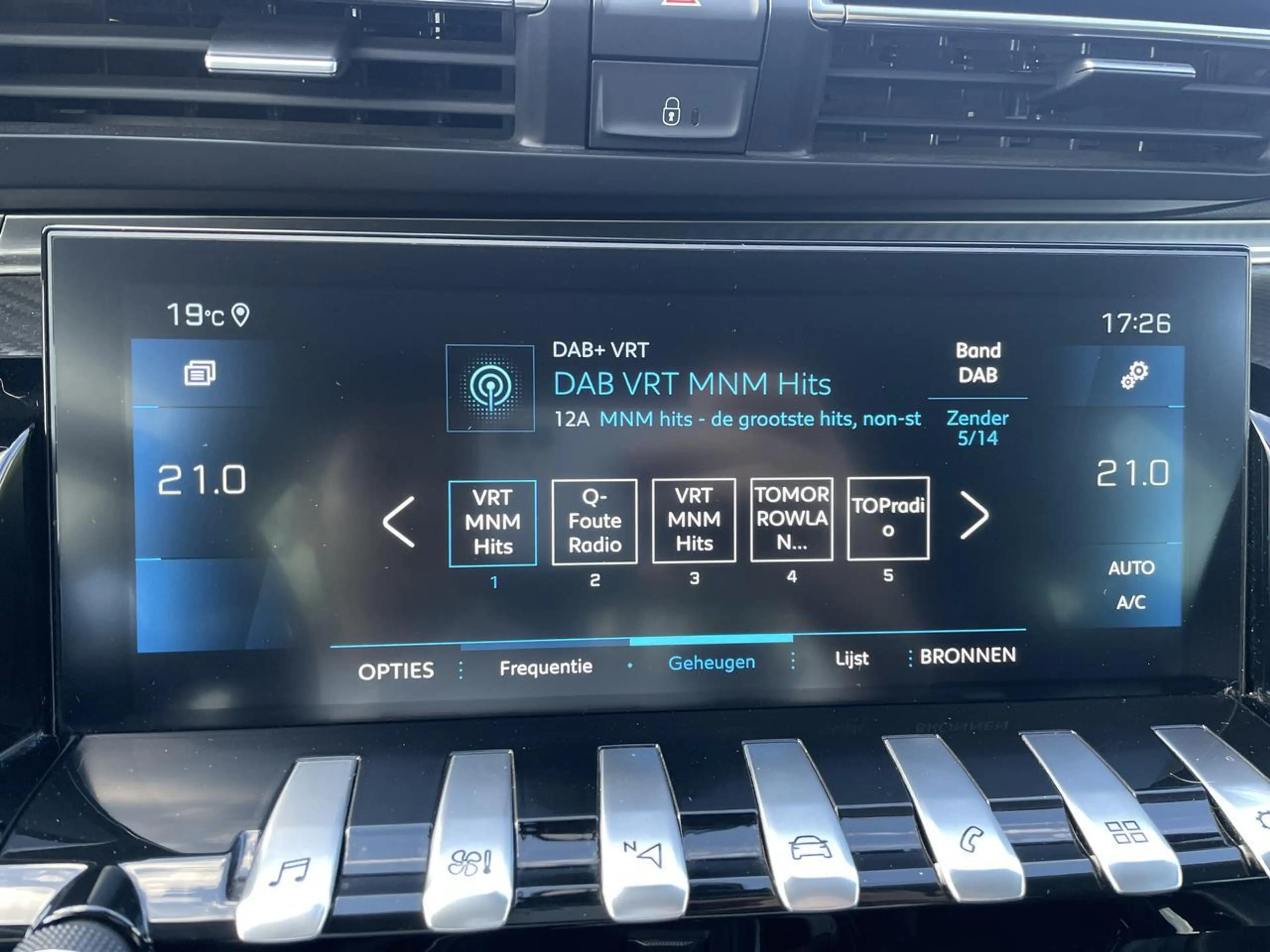 Peugeot 508 1.5 BlueHDi 130 S&S EAT8 Active Pack — photo 12
