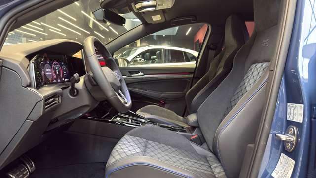 Volkswagen Golf — photo 11