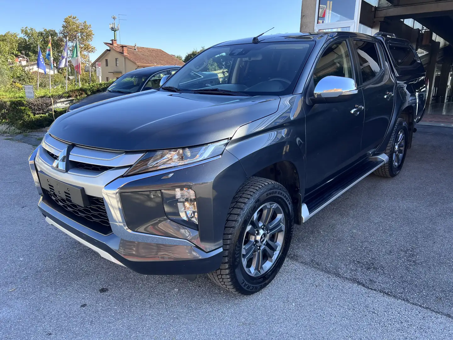 Mitsubishi L200 d.cab 2.3d Intense 4wd 150cv aut * Hard Top Gris - 1