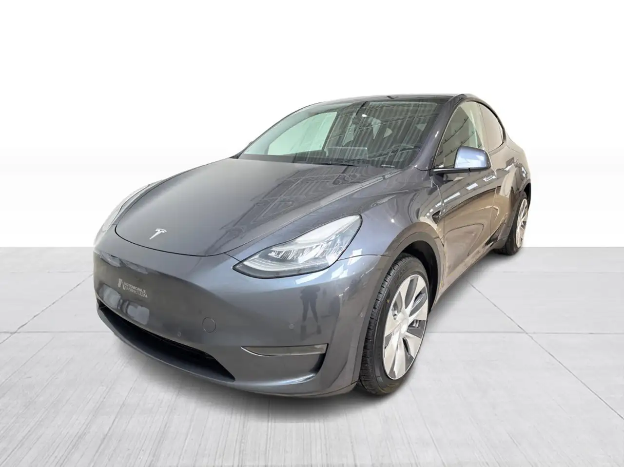 Tesla Model Y снимка Tesla Model Y