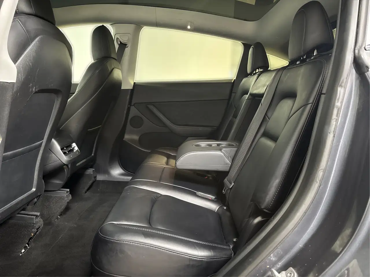Tesla Model Y снимка Tesla Model Y