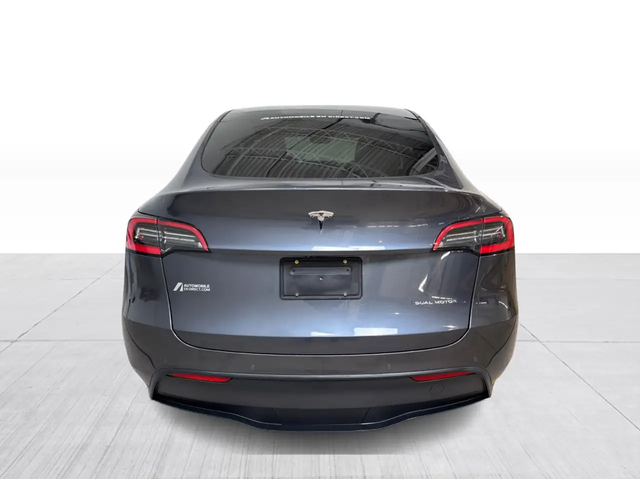 Tesla Model Y снимка Tesla Model Y