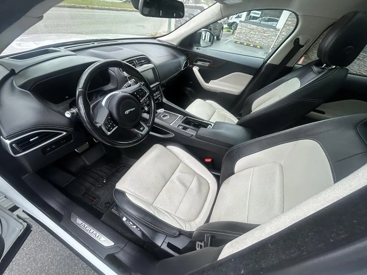 Jaguar F-Pace photo Jaguar F-Pace