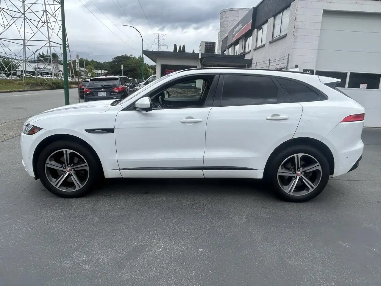 Jaguar F-Pace photo Jaguar F-Pace