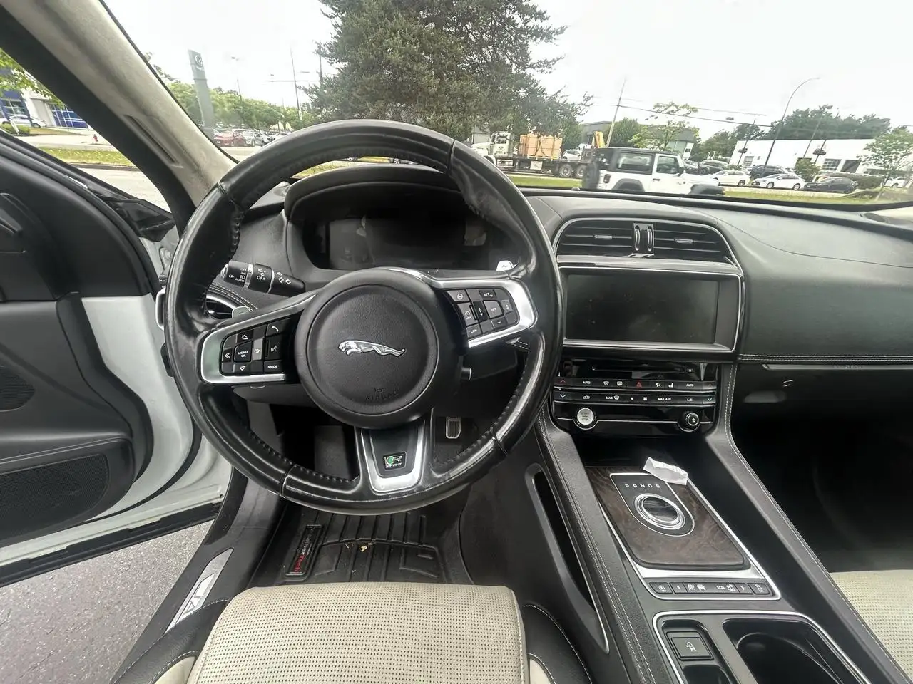 Jaguar F-Pace photo Jaguar F-Pace