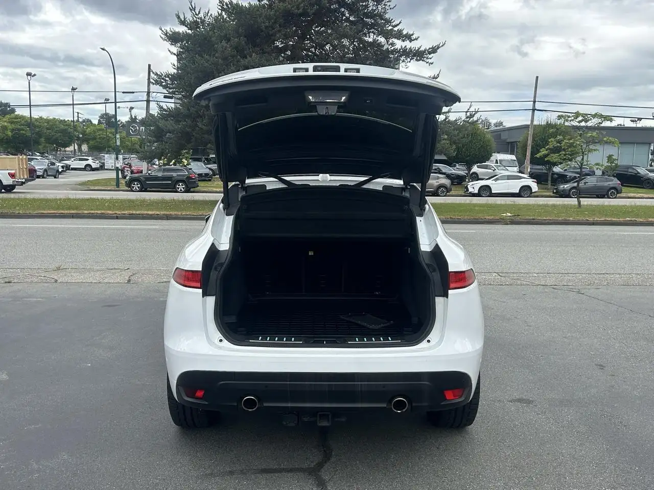 Jaguar F-Pace photo Jaguar F-Pace