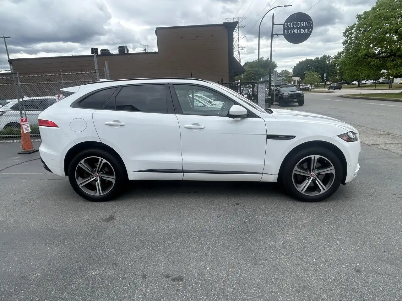 Jaguar F-Pace photo Jaguar F-Pace