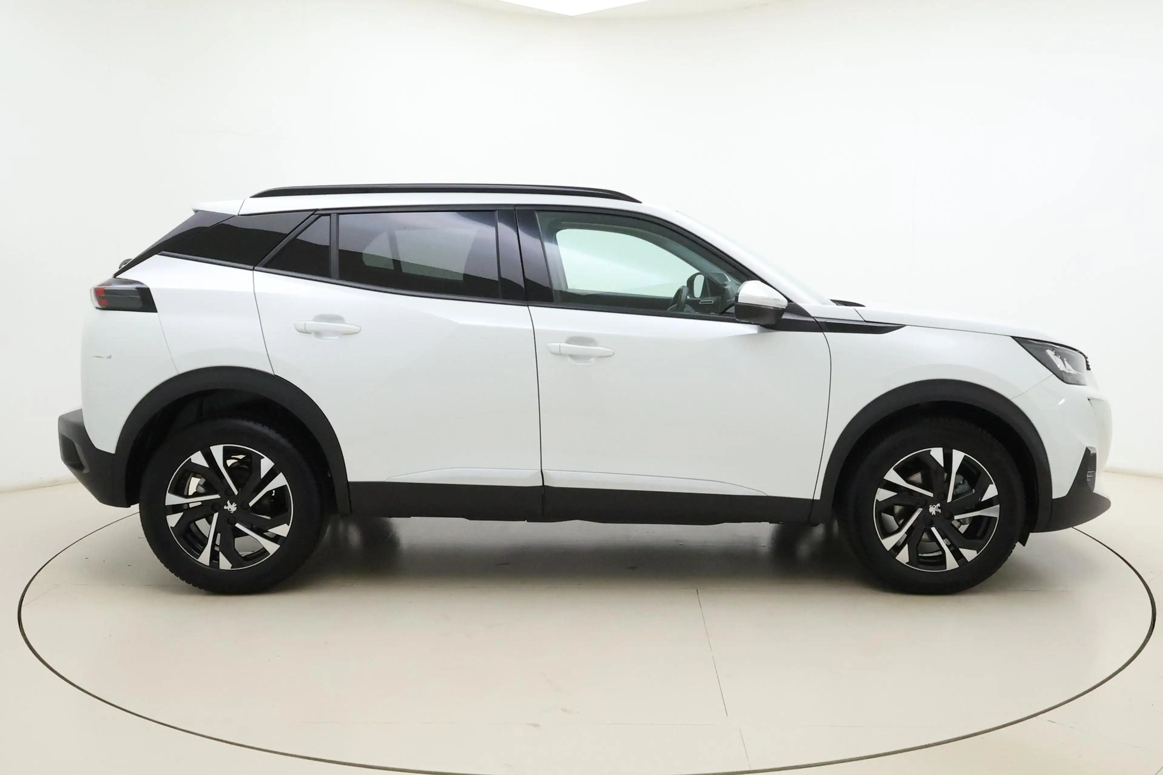 Peugeot 2008 1.2 PureTech Allure Pack 100pk | Navigatie | Clima — photo 9