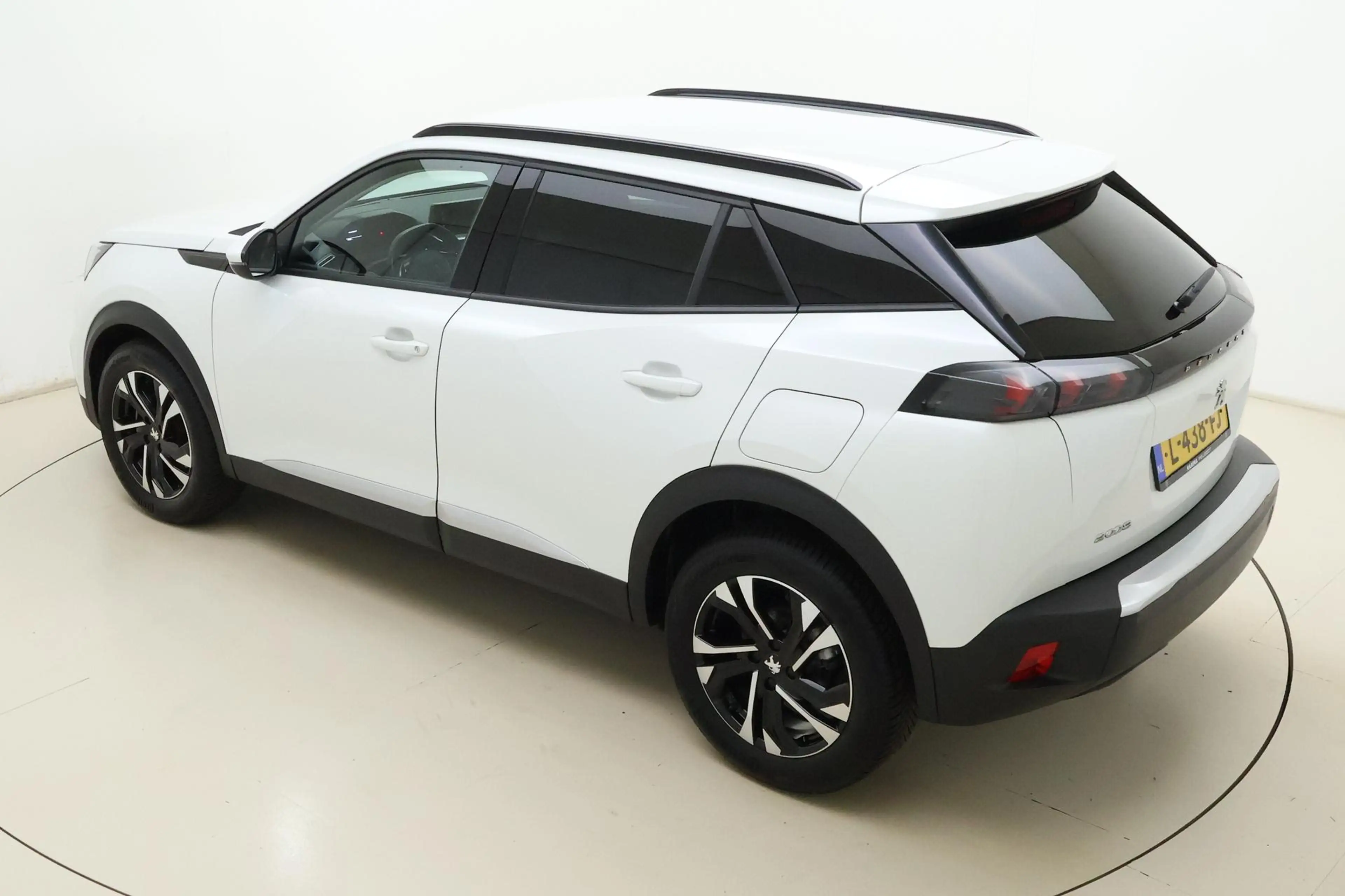 Peugeot 2008 1.2 PureTech Allure Pack 100pk | Navigatie | Clima — photo 4