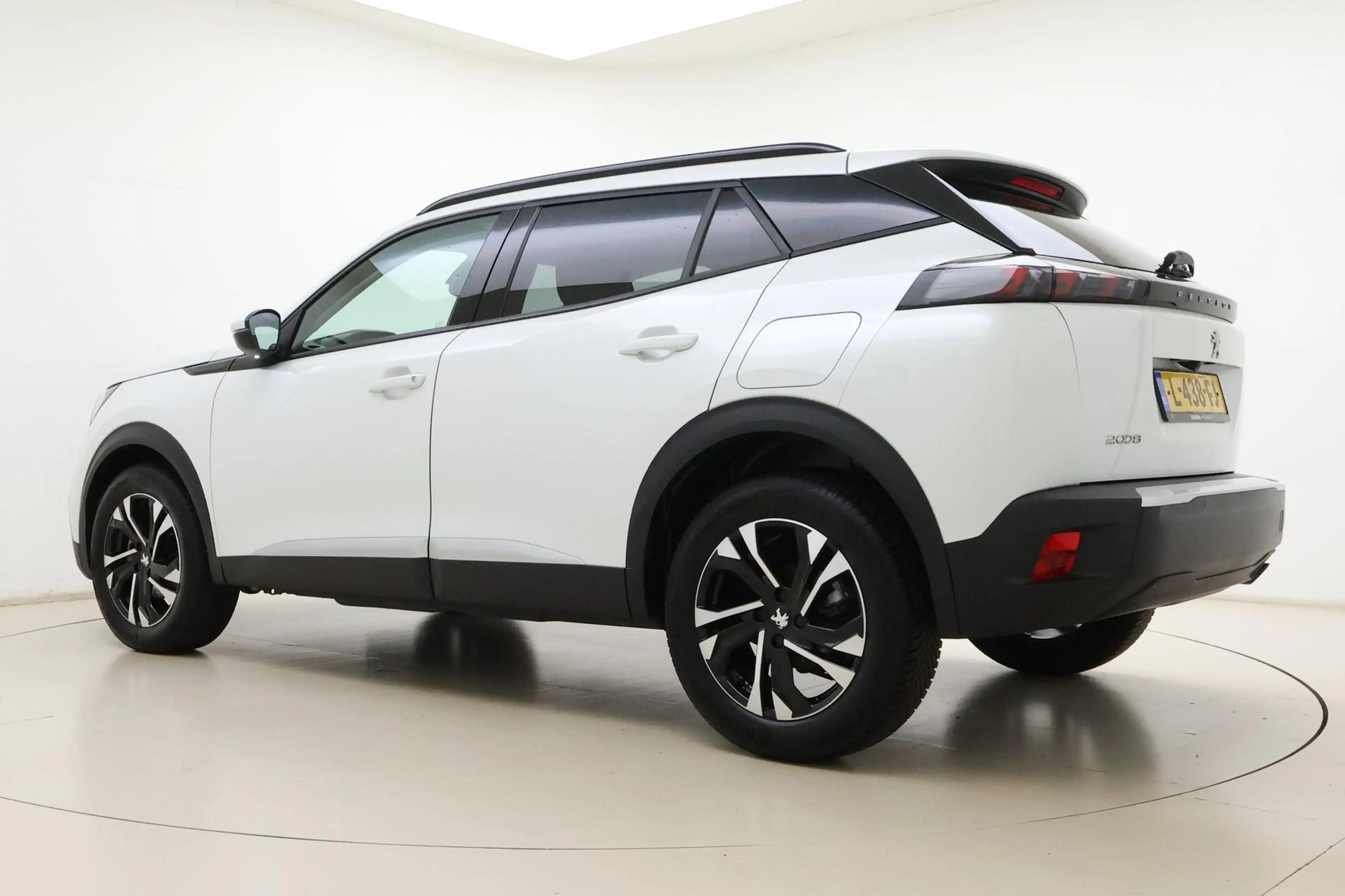 Peugeot 2008 1.2 PureTech Allure Pack 100pk | Navigatie | Clima — photo 12