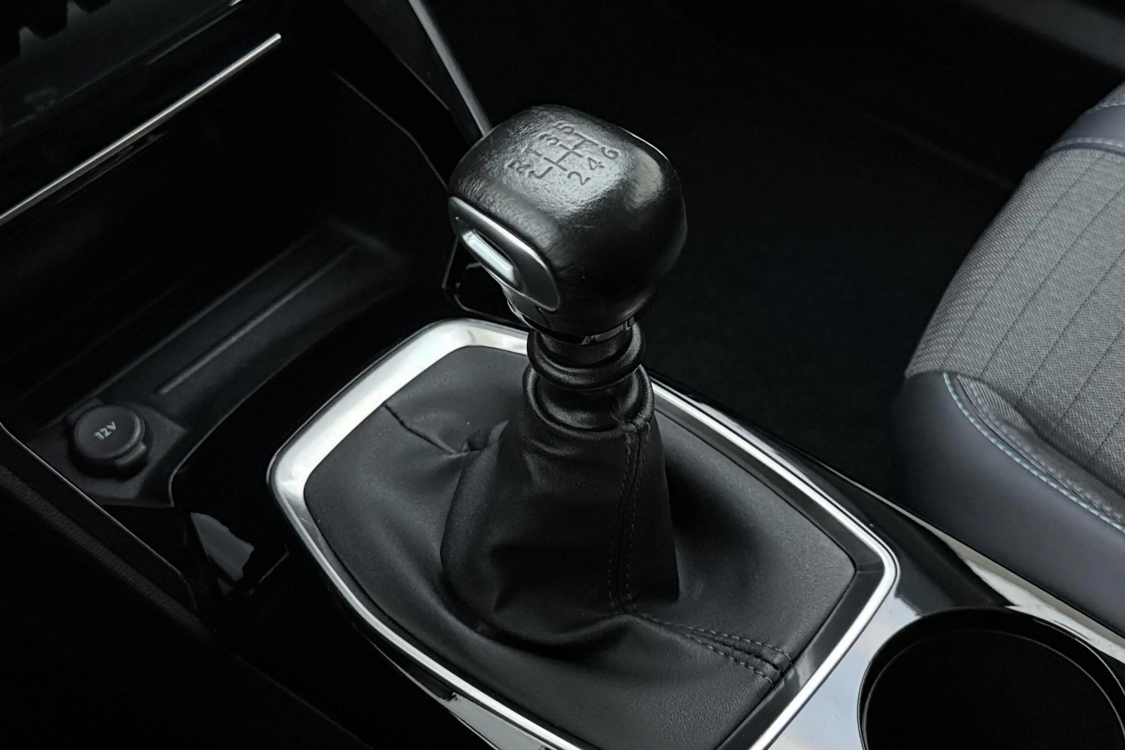 Peugeot 2008 1.2 PureTech Allure Pack 100pk | Navigatie | Clima — photo 10