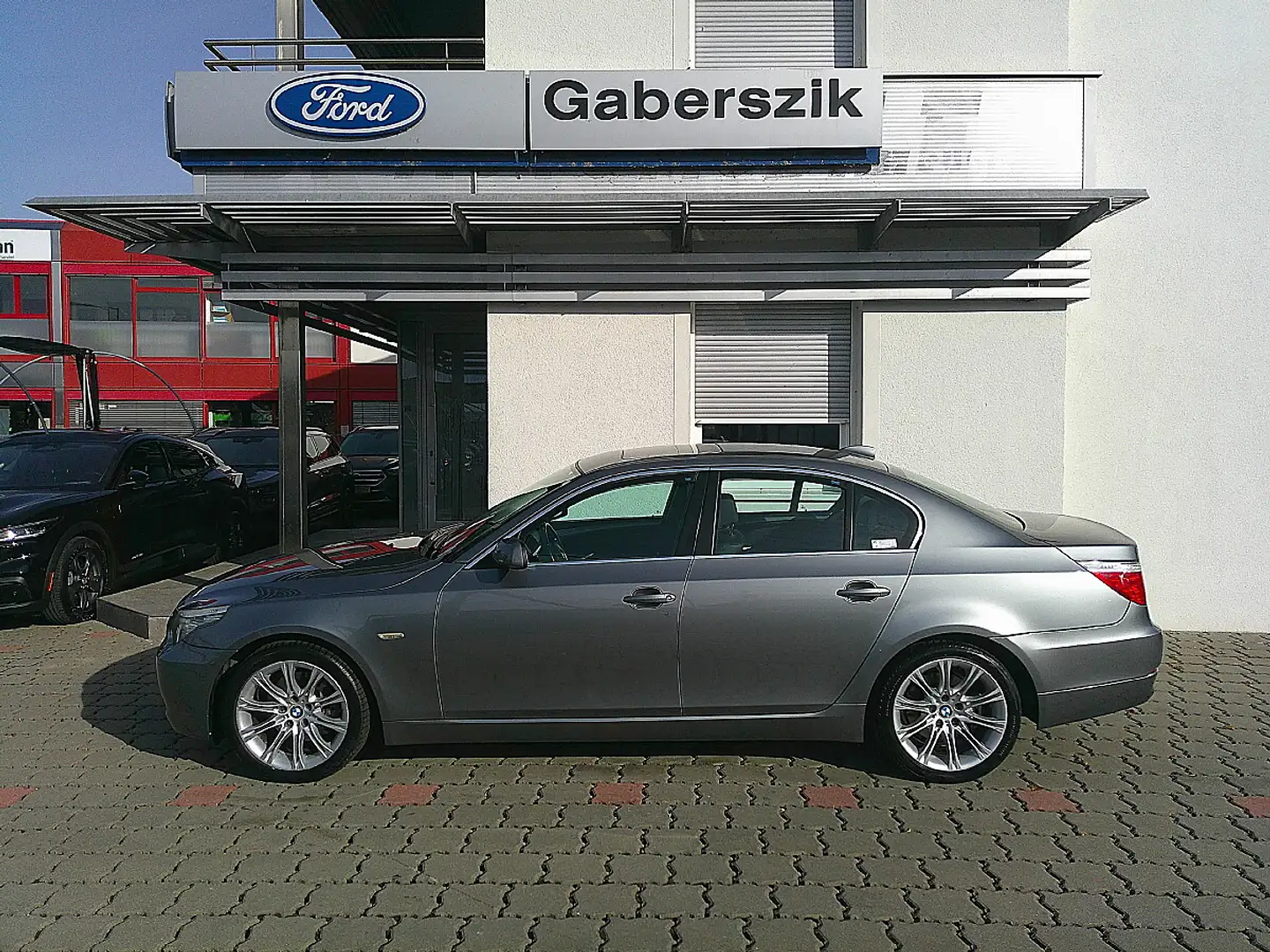 BMW 525 d Aut. 3,0 Diesel Aut. Grau - 2