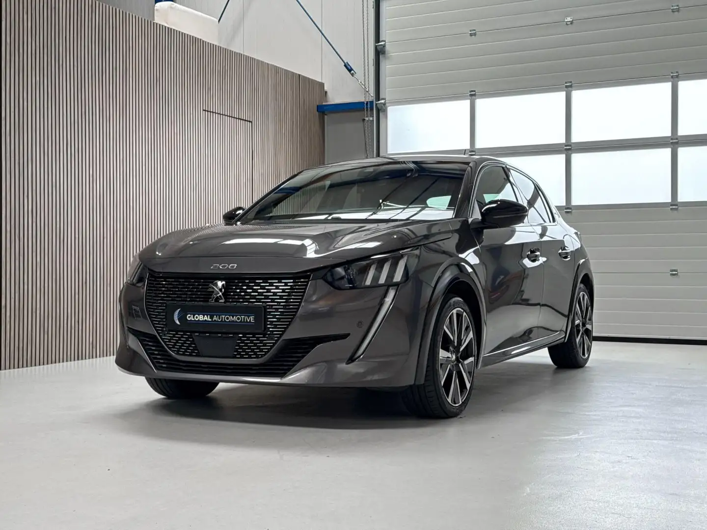 Peugeot 208 1.2 PureTech GT-Line - AUTOMAAT - AFNEEMBARE TREKH Grijs - 1