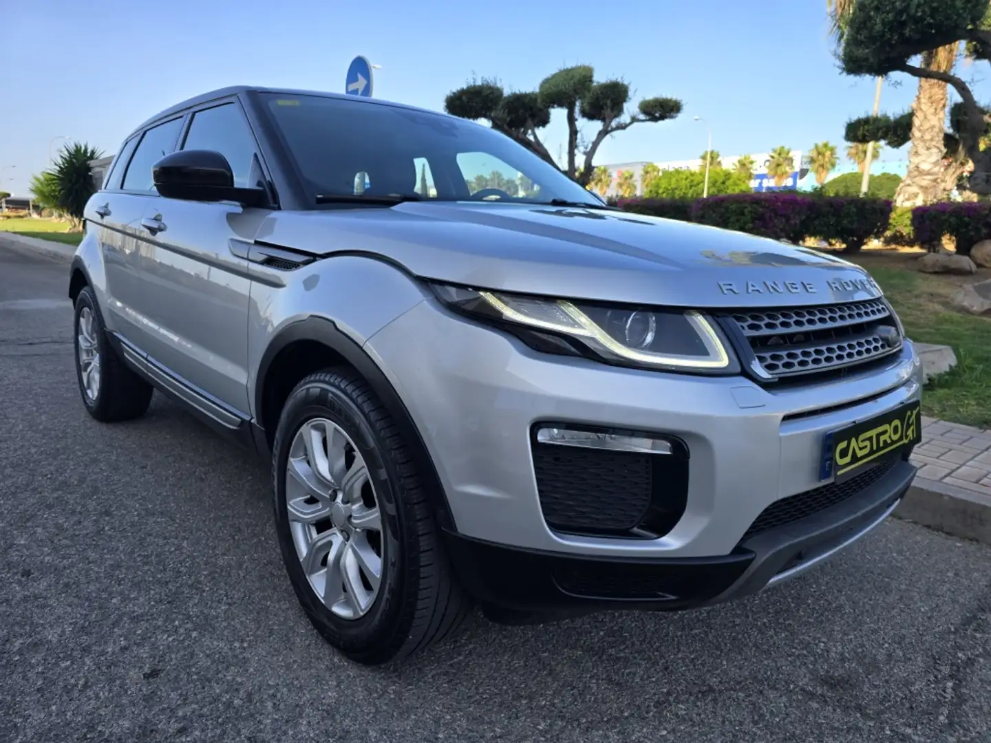 Land Rover Range Rover Evoque 2.0eD4 SE Dynamic 2WD 150 Gris - 1