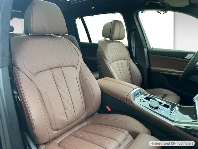 BMW X7 view 6