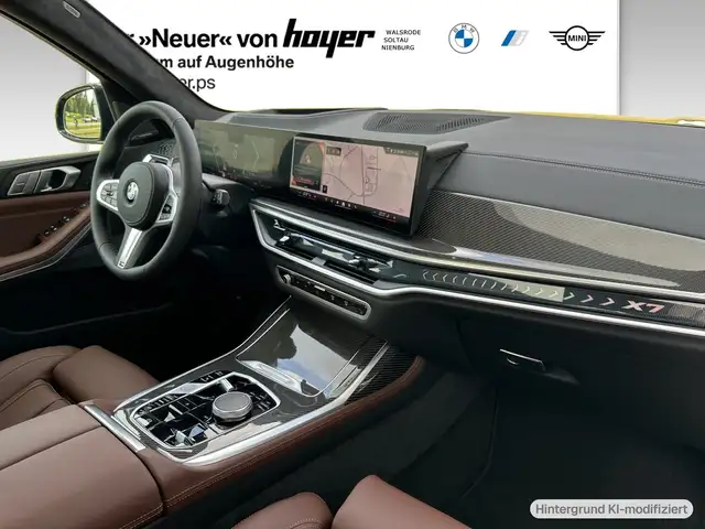 BMW X7 view 4