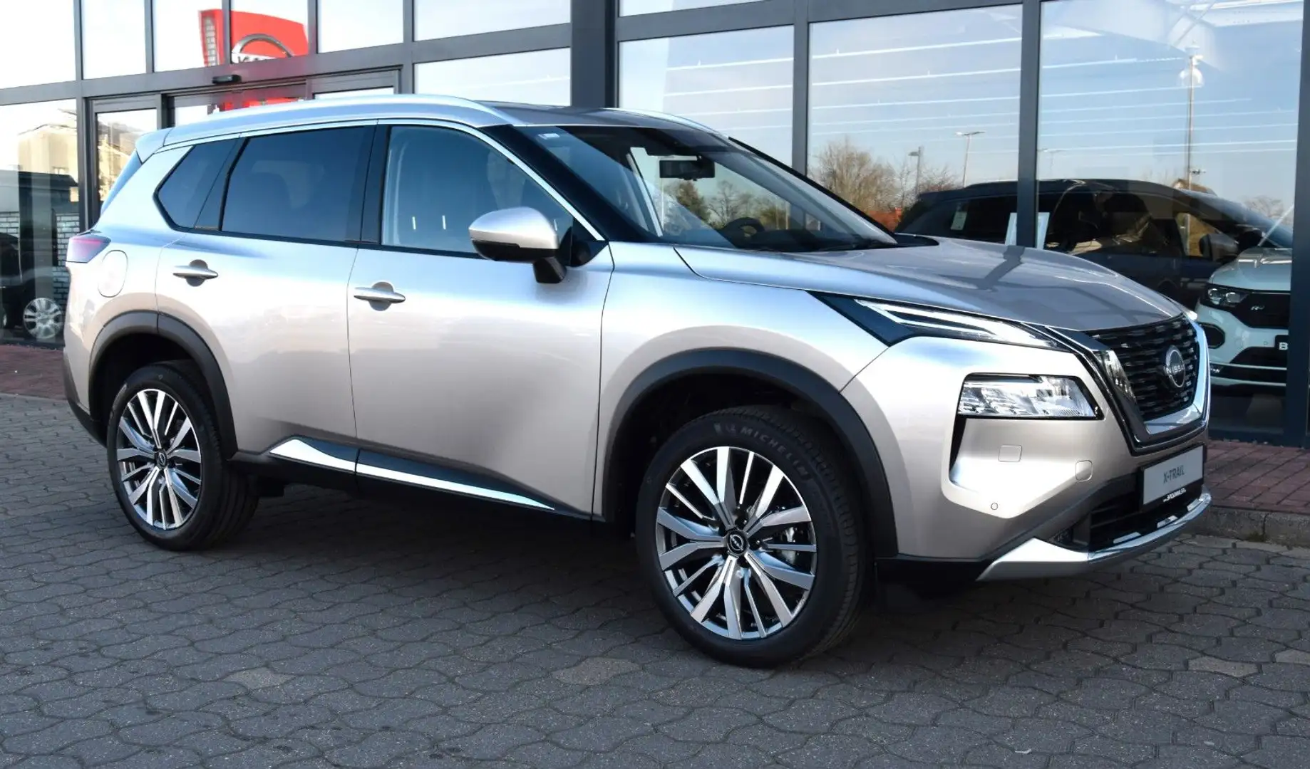 Nissan X-Trail 1,5 VC-T MHEV X-Tronic Tekna 20" Argent - 1