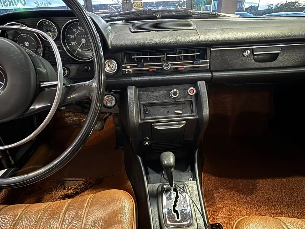 Mercedes-Benz 220 снимка Mercedes-Benz 220