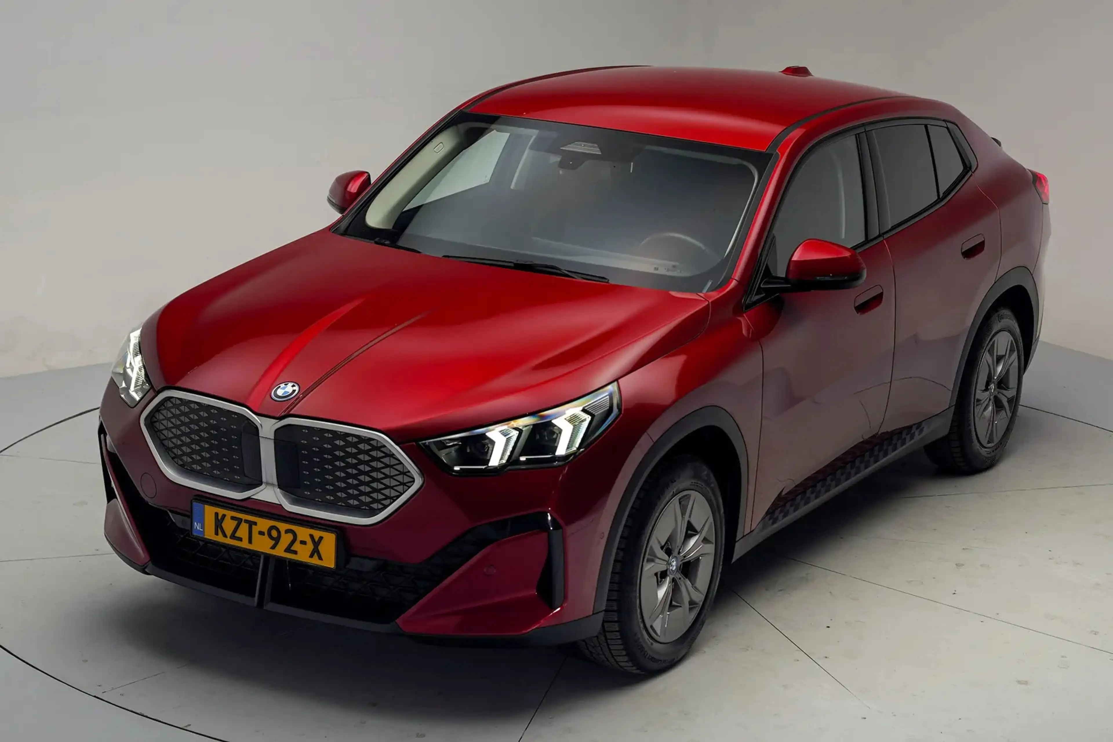 BMW iX2 xDrive30 67 kWh [ SoH 97,7% | Navi Apple carplay C — photo 13