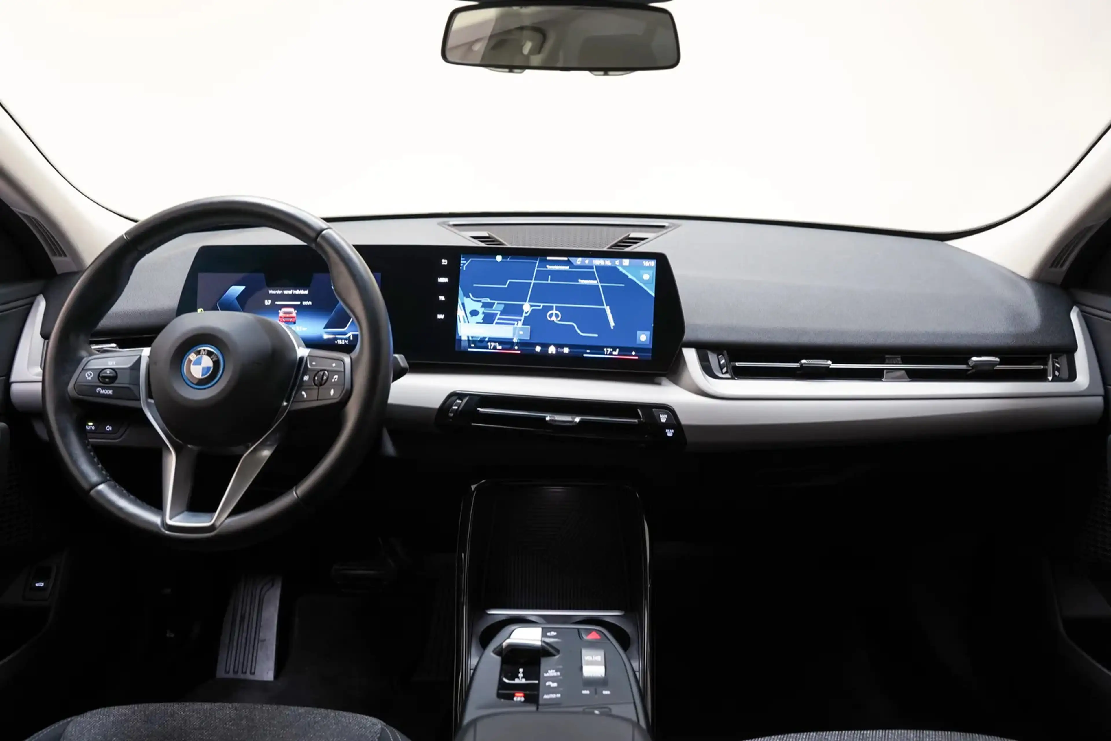 BMW iX2 xDrive30 67 kWh [ SoH 97,7% | Navi Apple carplay C — photo 4