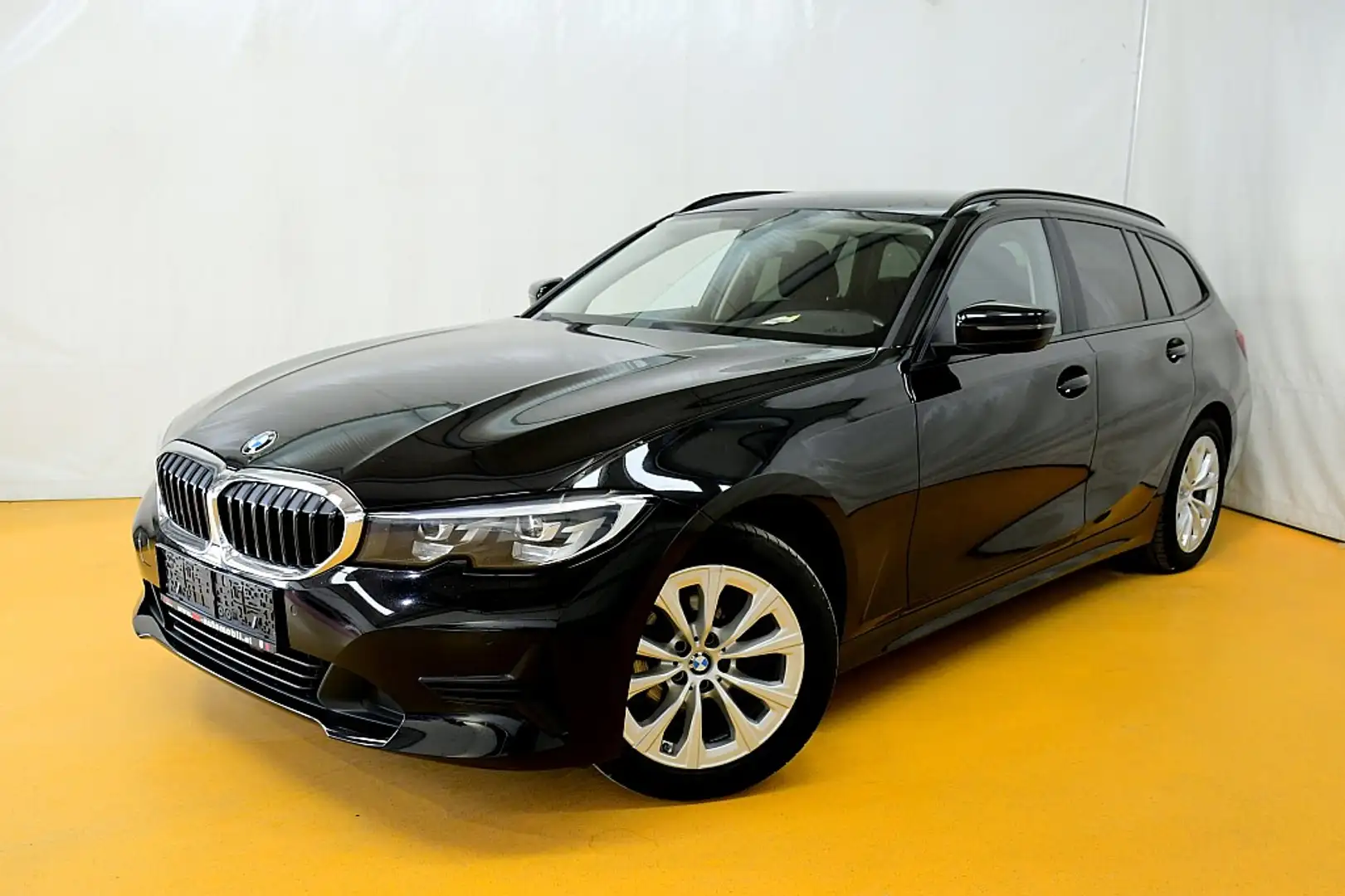 BMW 318 d 48 V Touring Aut. Schwarz - 1