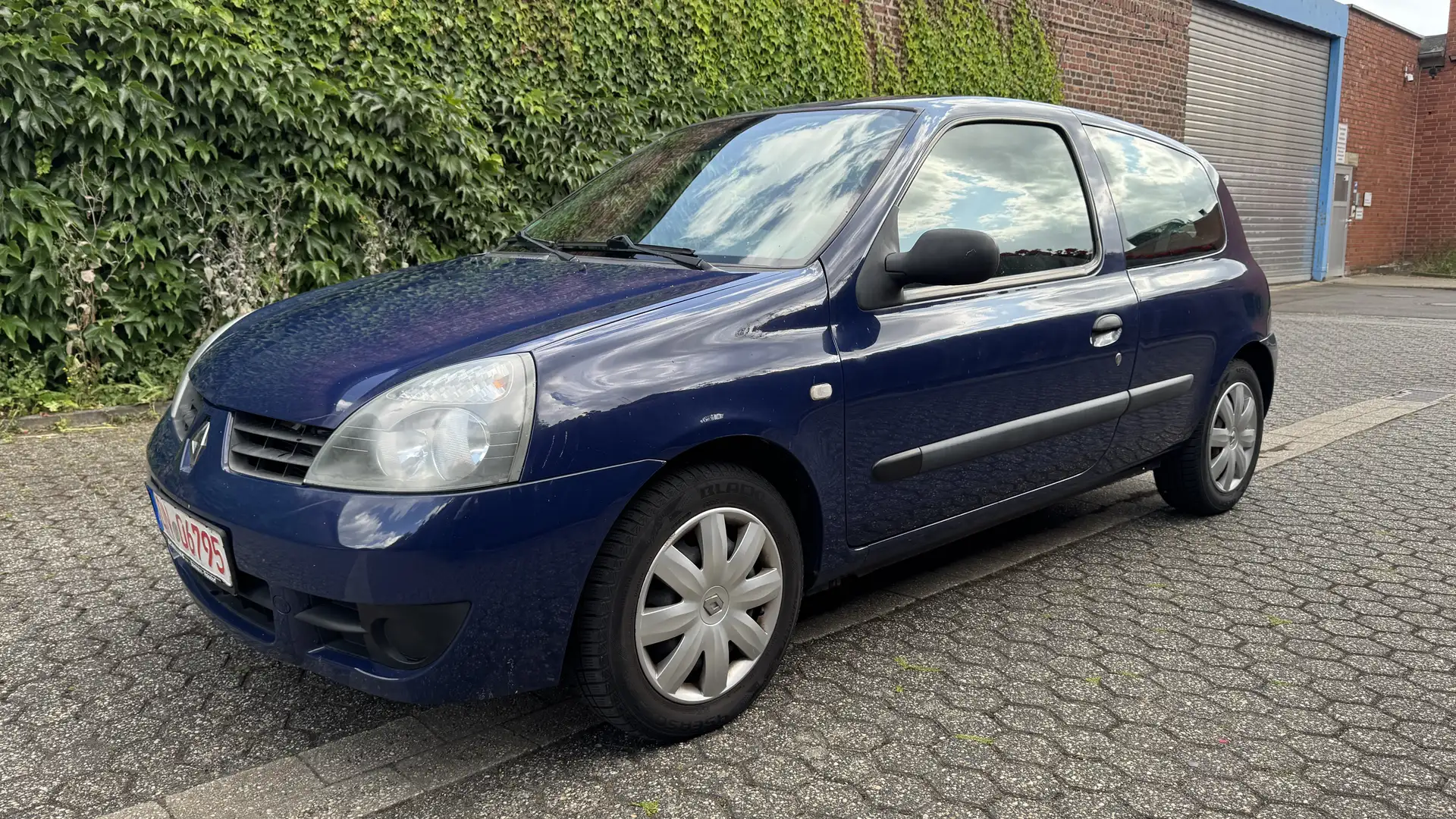 Renault Clio Campus/TÜV 10-2025/KLIMA/1.2/ISOFIX Blauw - 1