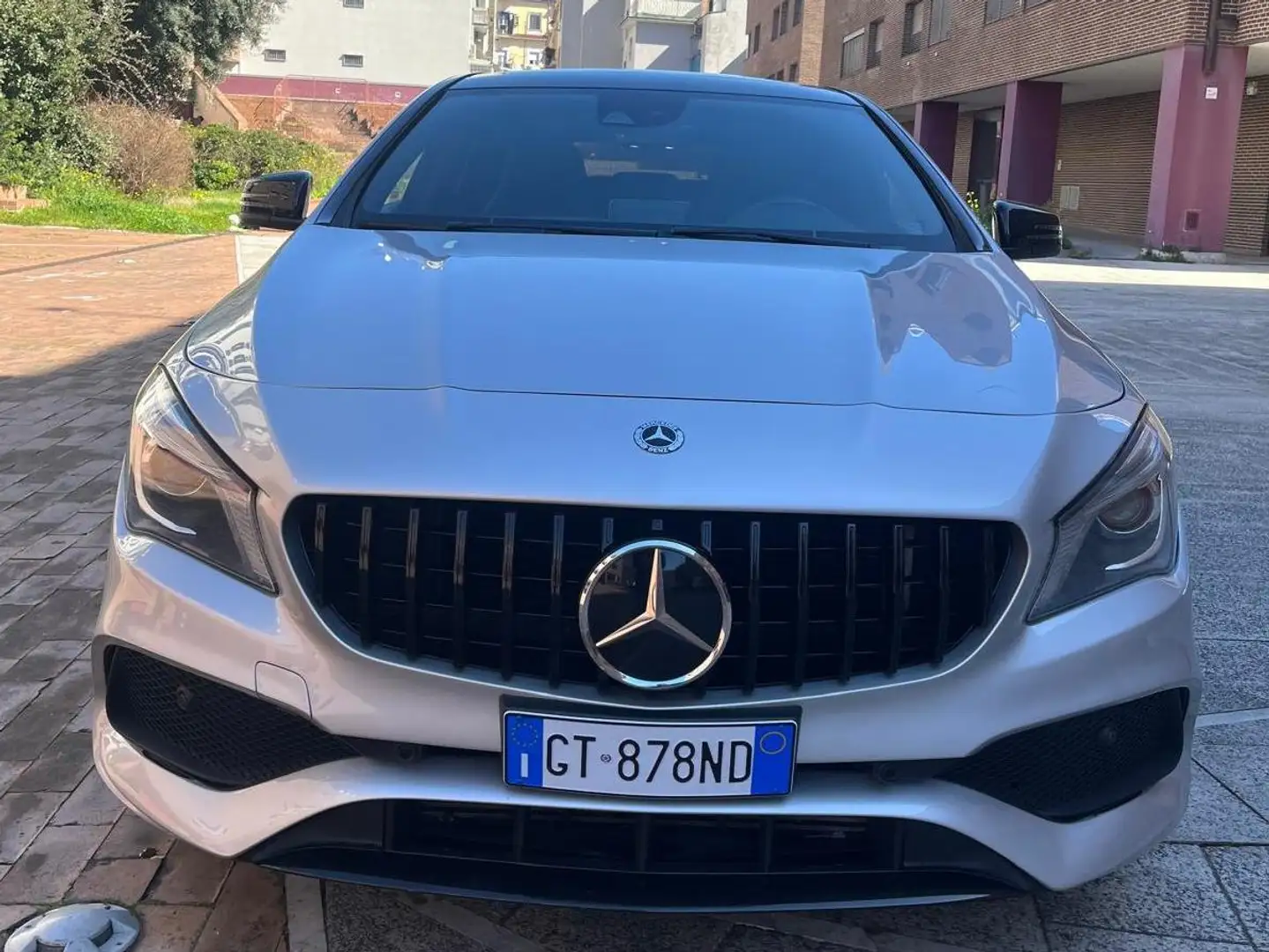 Mercedes-Benz CLA 220 CLA Shooting Brake 220 d Premium Dark Night auto Šedá - 2